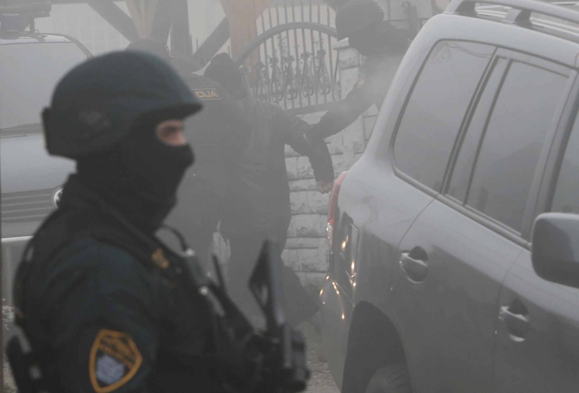 Bosnisk polis under gripandet