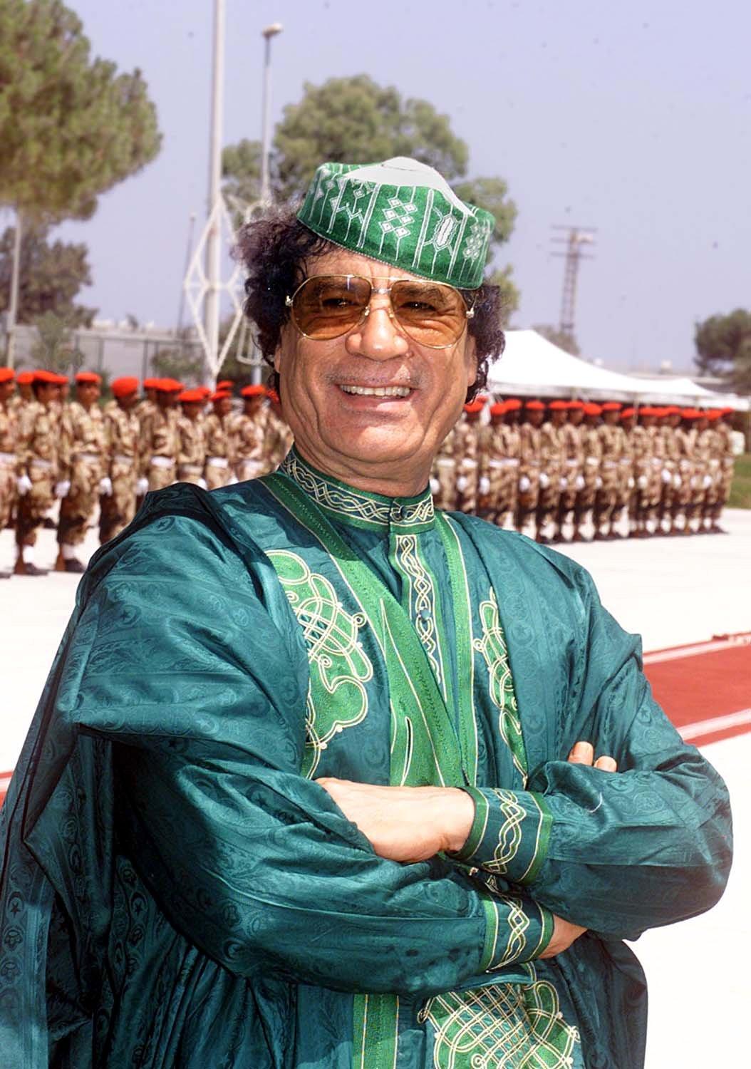 Gaddafi har på senare tid blivit känd för sina färgglada kläder.