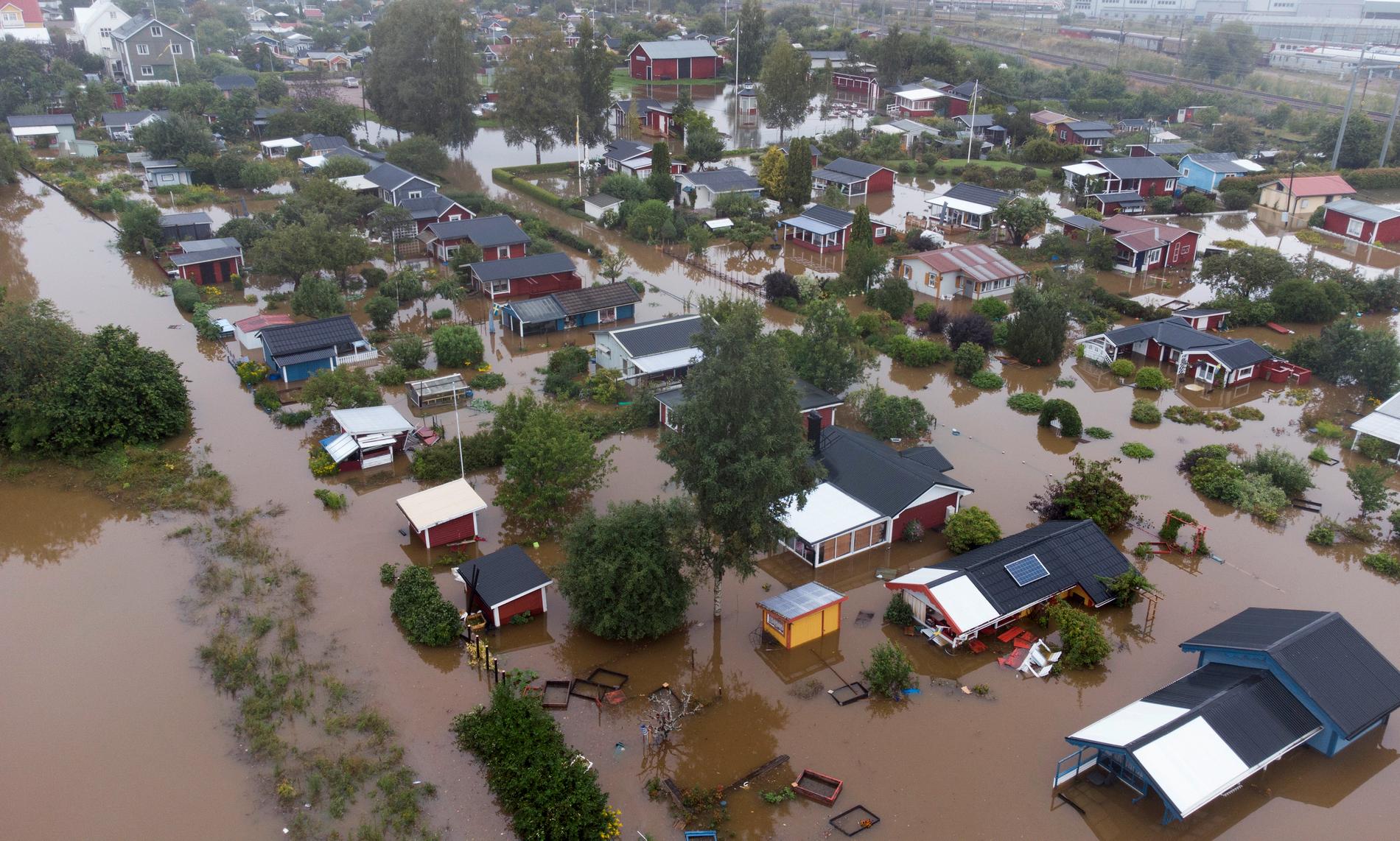 Risken för översvämning väntas öka. Bilden visar ett bostadsområde vid Södra Kungsvägen i Gävle efter de kraftiga skyfallen 2021.