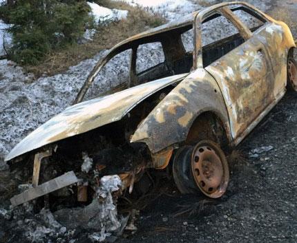 En utbränd bil har hittats som sätts i samband med kidnappningen.