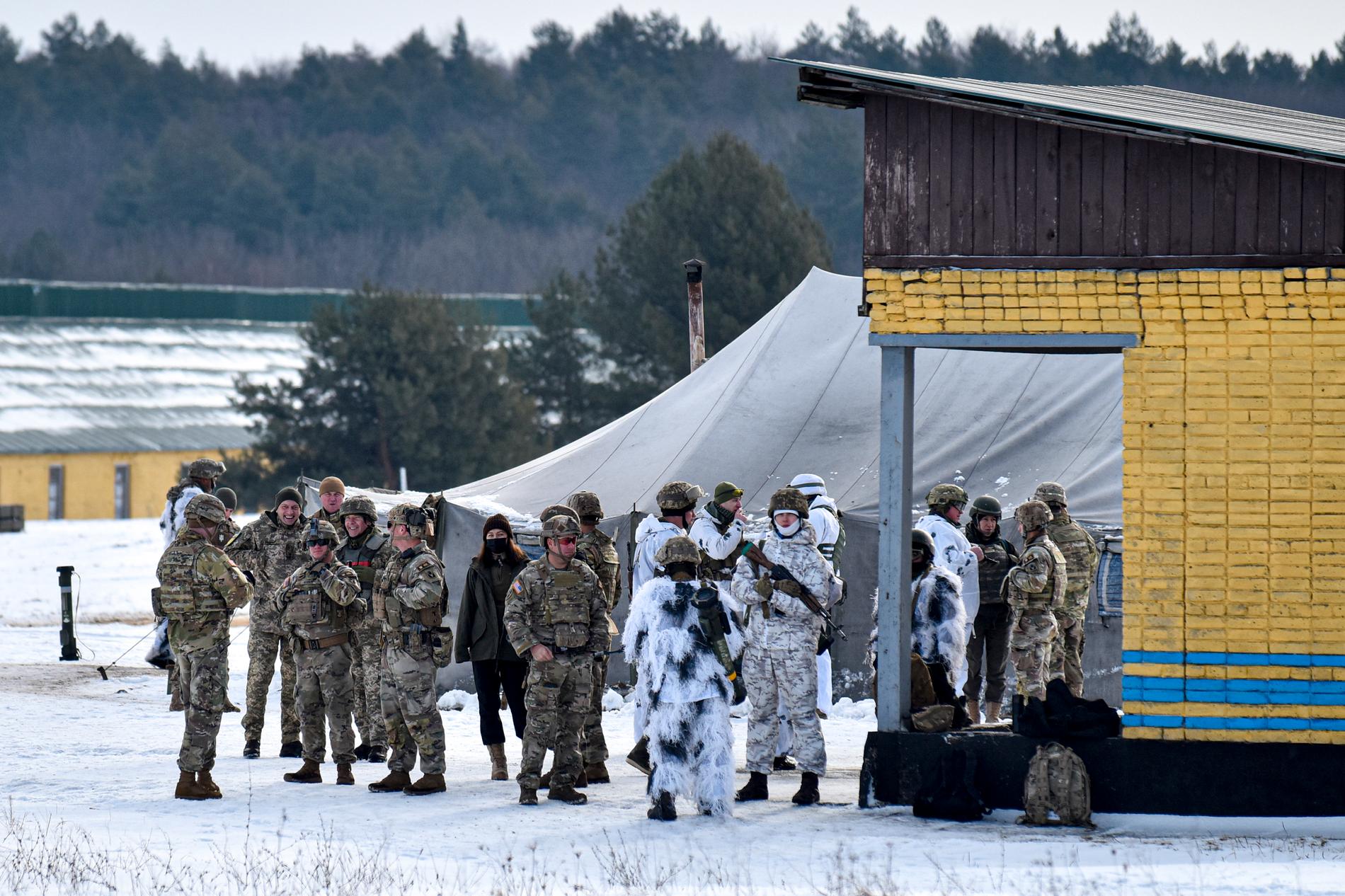 Ukrainska soldater tränas av instruktörer från USA på militärbasen som träffats. ARKIVBILD Februari 2022. 