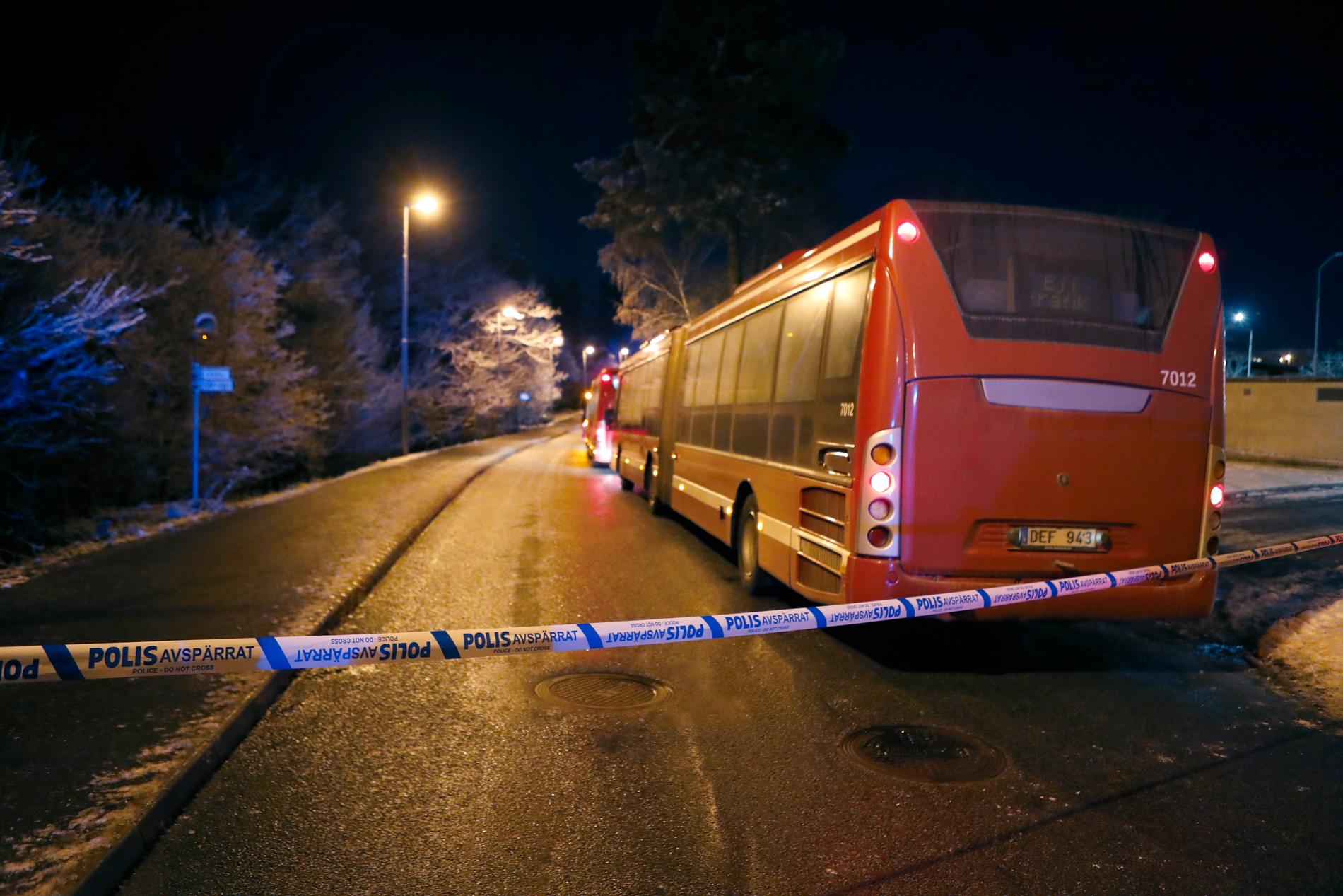 Två SL-bussar har frontalkrockat i Sollentuna, norr om Stockholm.
