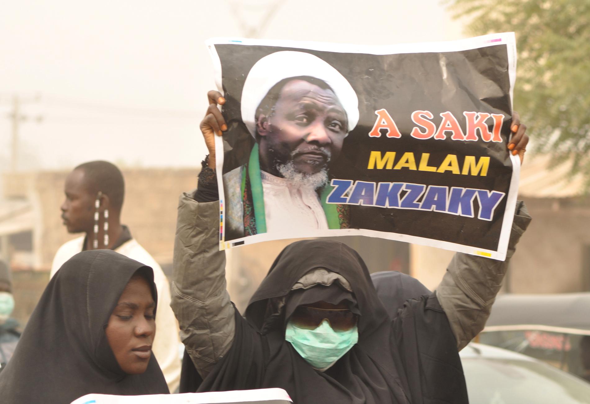 IMN-anhängare protesterar mot att dess ledare Ibrahim Zakzaky hålls fänglslad. Bilden är från staden Kano i december 2015 i samband med att Zakzaky frihetsberövades.