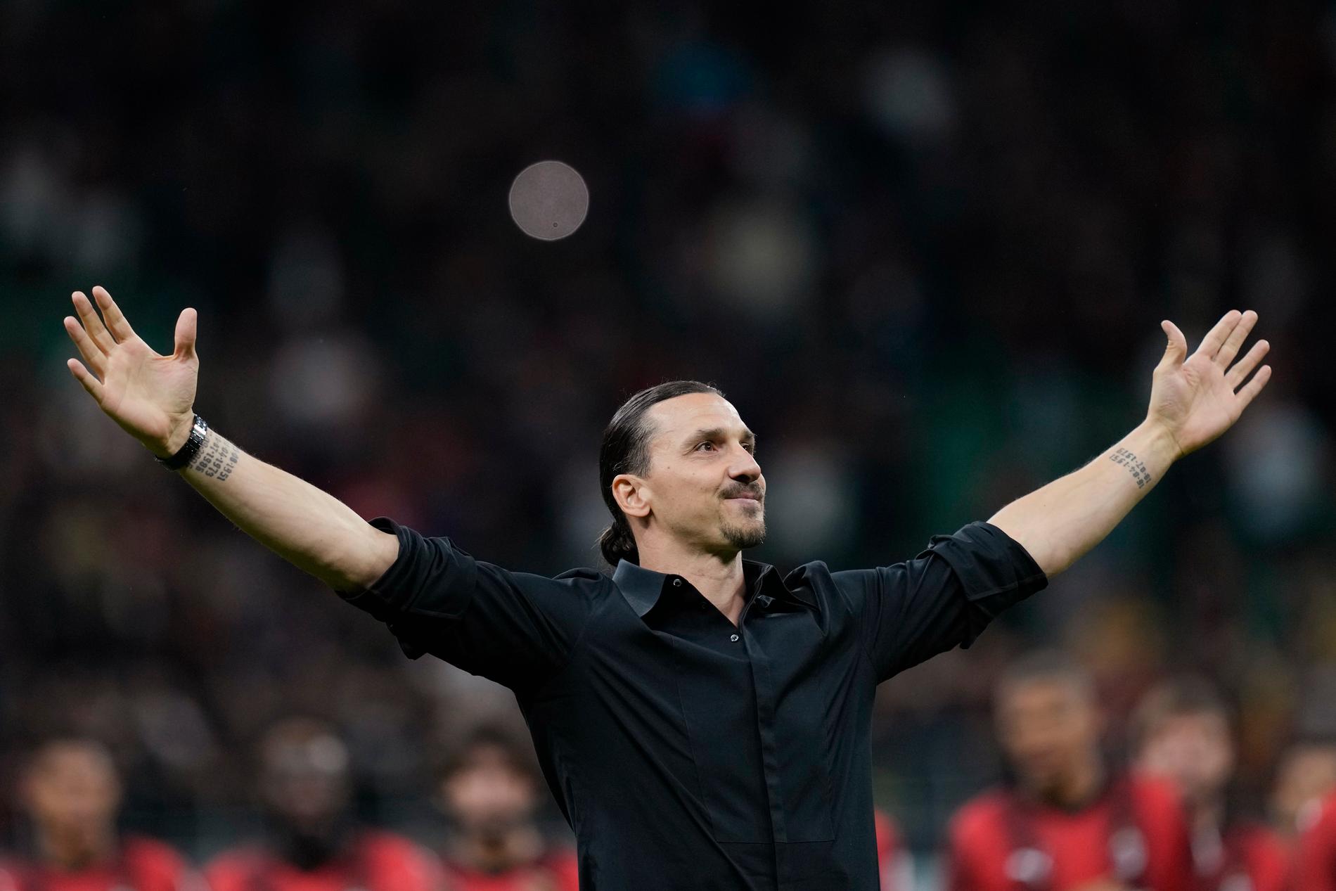 Zlatan Ibrahimovic tar emot hyllningar från Milan-supportrarna efter sin sista match för klubben.