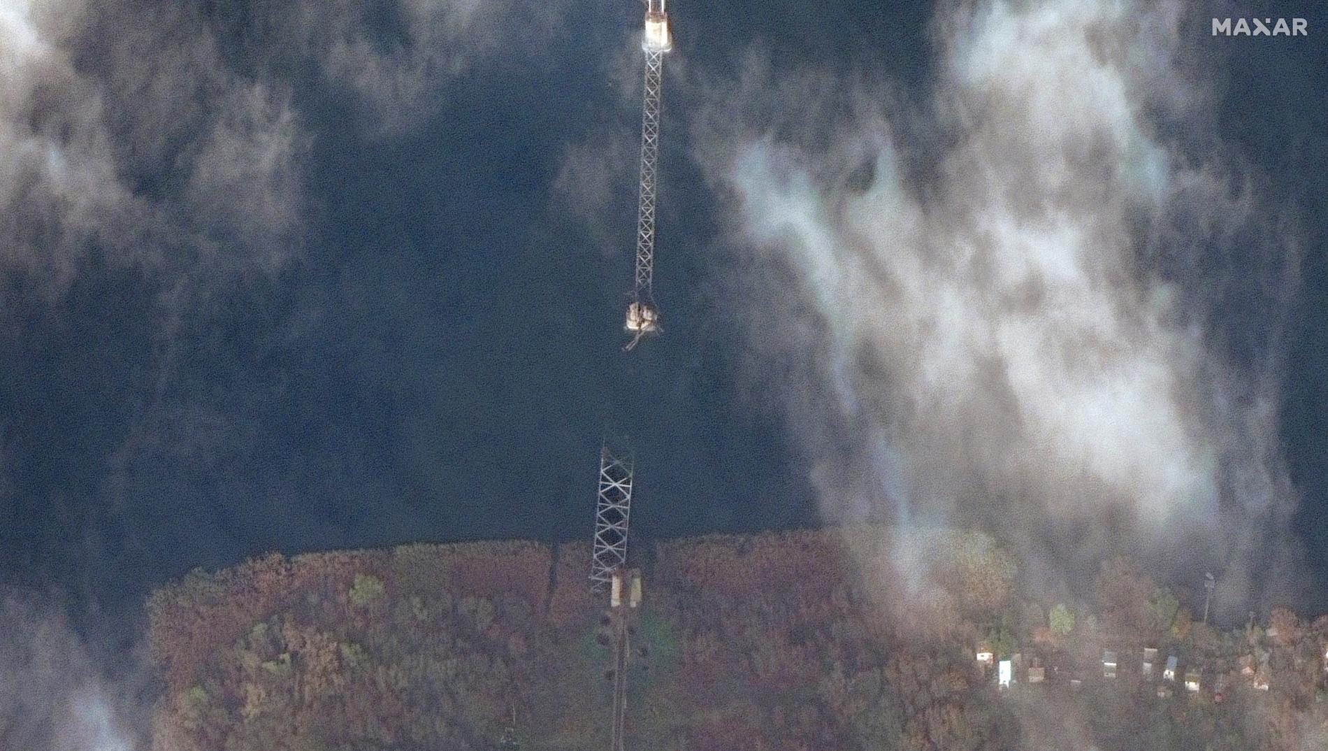 Satellitbild av bron från Maxar technologies. 