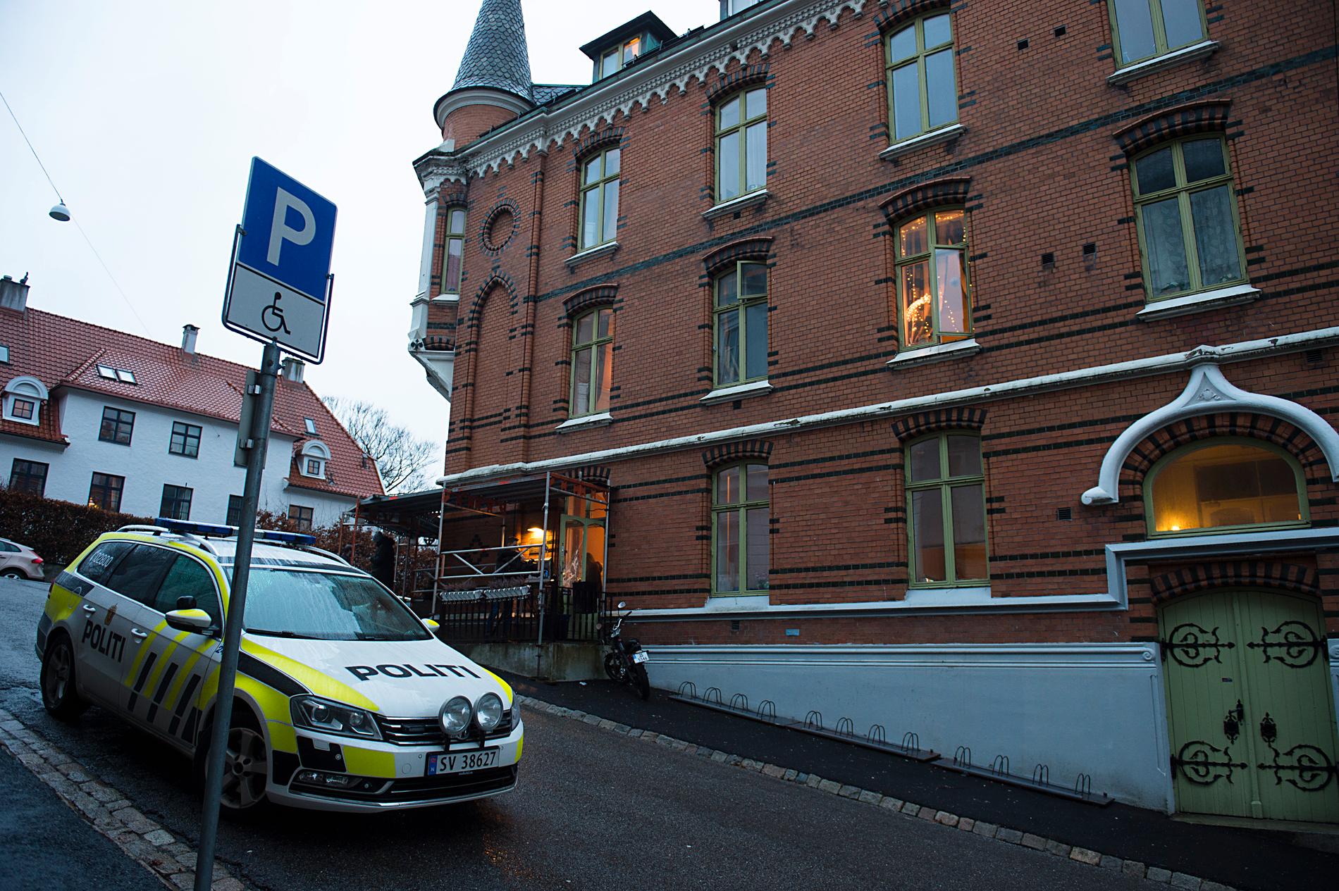 Polisen i Bergen utreder ett misstänkt dråp sedan en 66-årig kvinna hittats död i en lägenhet i den norska staden under natten till torsdagen.