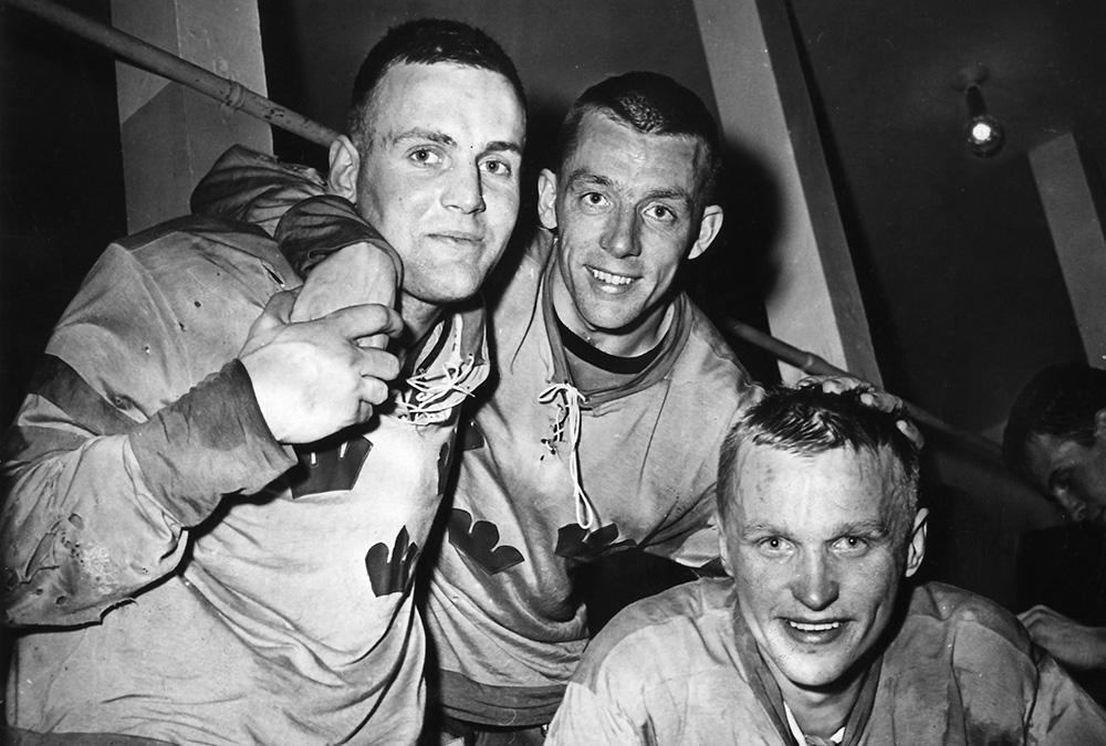 Ulf Sterner, Nils Nilsson och Lennart ”Klimpen” Häggroth efter VM-guldet 1962. De två sistnämnda har båda gått ur tiden det senaste året.