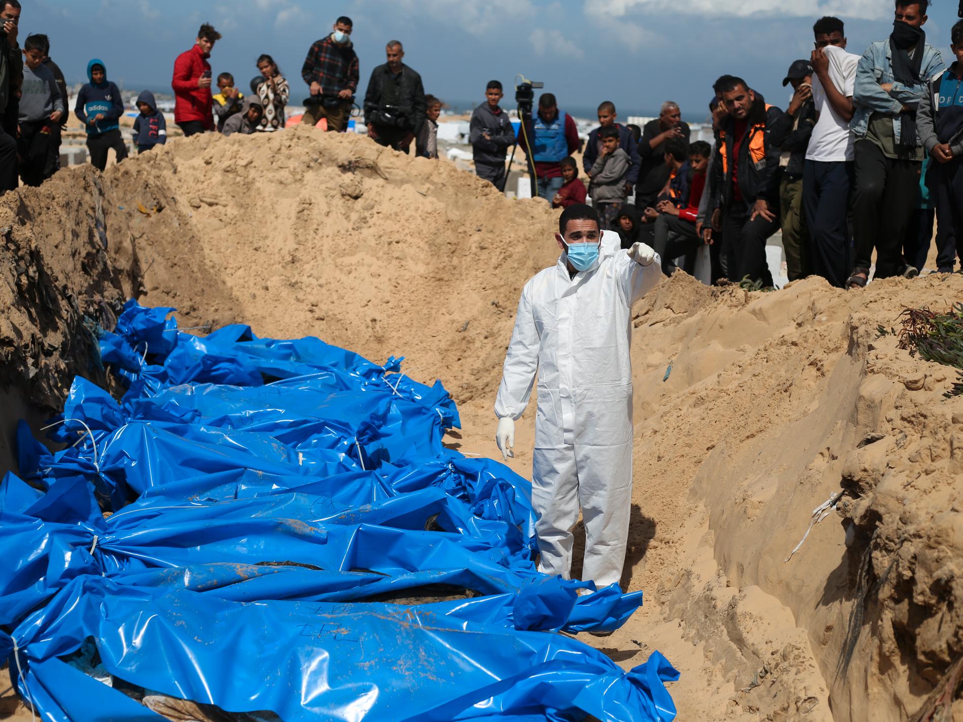 Krav på utredning om massgravar i Gaza