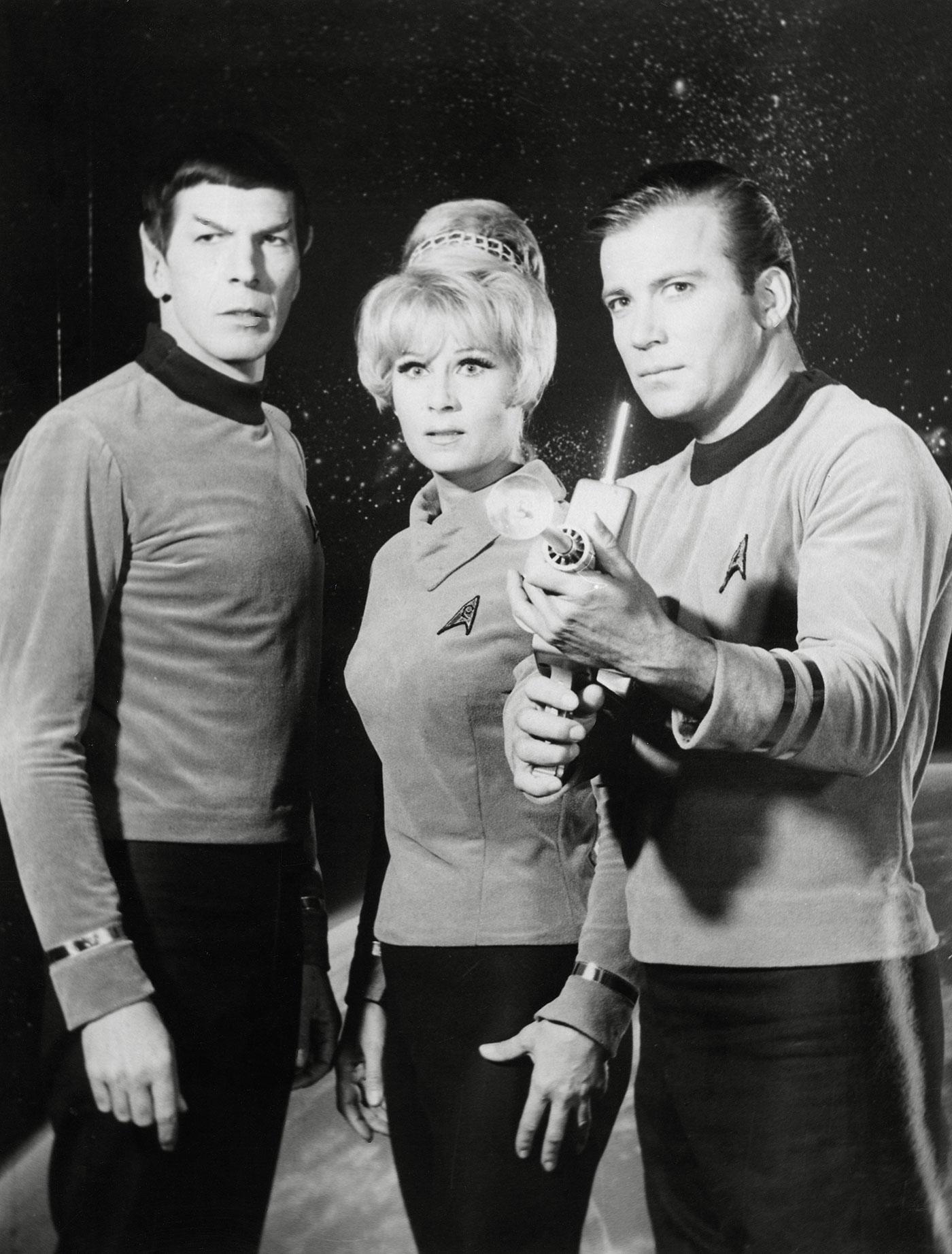 Leonard Nimoy, Grace Lee Whitney och William Shatner i ”Star Trek” 1966-1969.