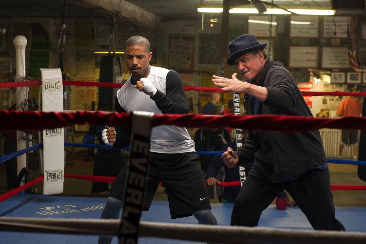 Sylvester Stallone, till höger, coachar Michael B Jordan i ”Creed”.