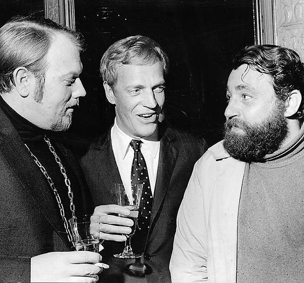 Svante Thuresson (till vänster) med Cornelis Vreeswijk 1969. Skivproducenten Anders Burman i mitten.