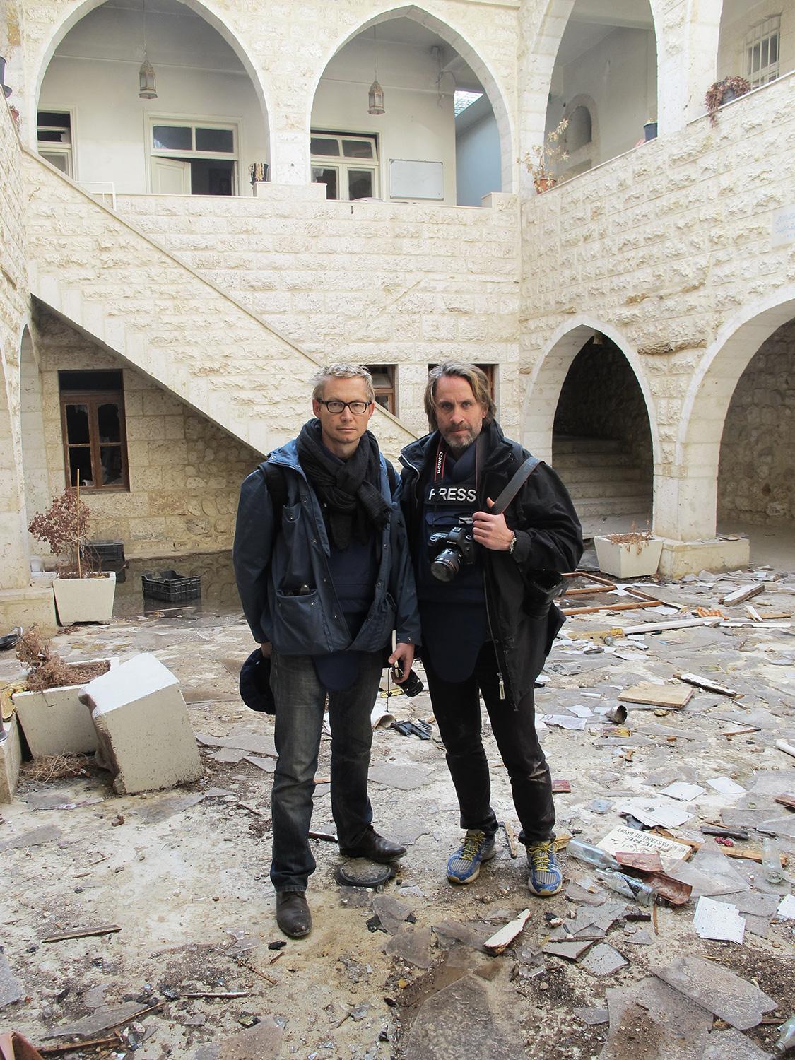 Magnus Falkehed och Niclas Hammarström i Mar Sarkis kloster i Maaloula, Syrien.