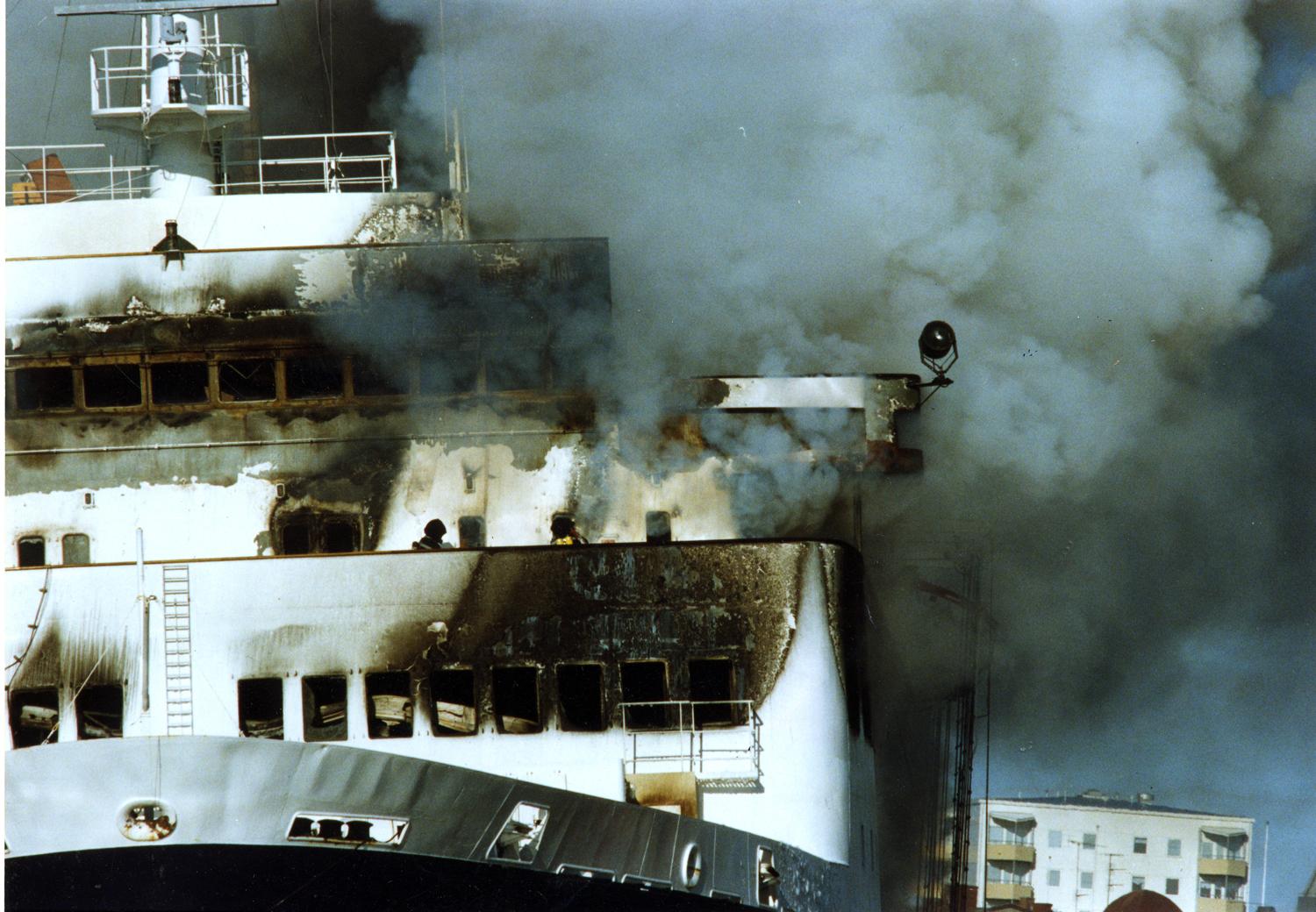 159 människor omkom när passagerarfärjan Scandinavian Star fattade eld.