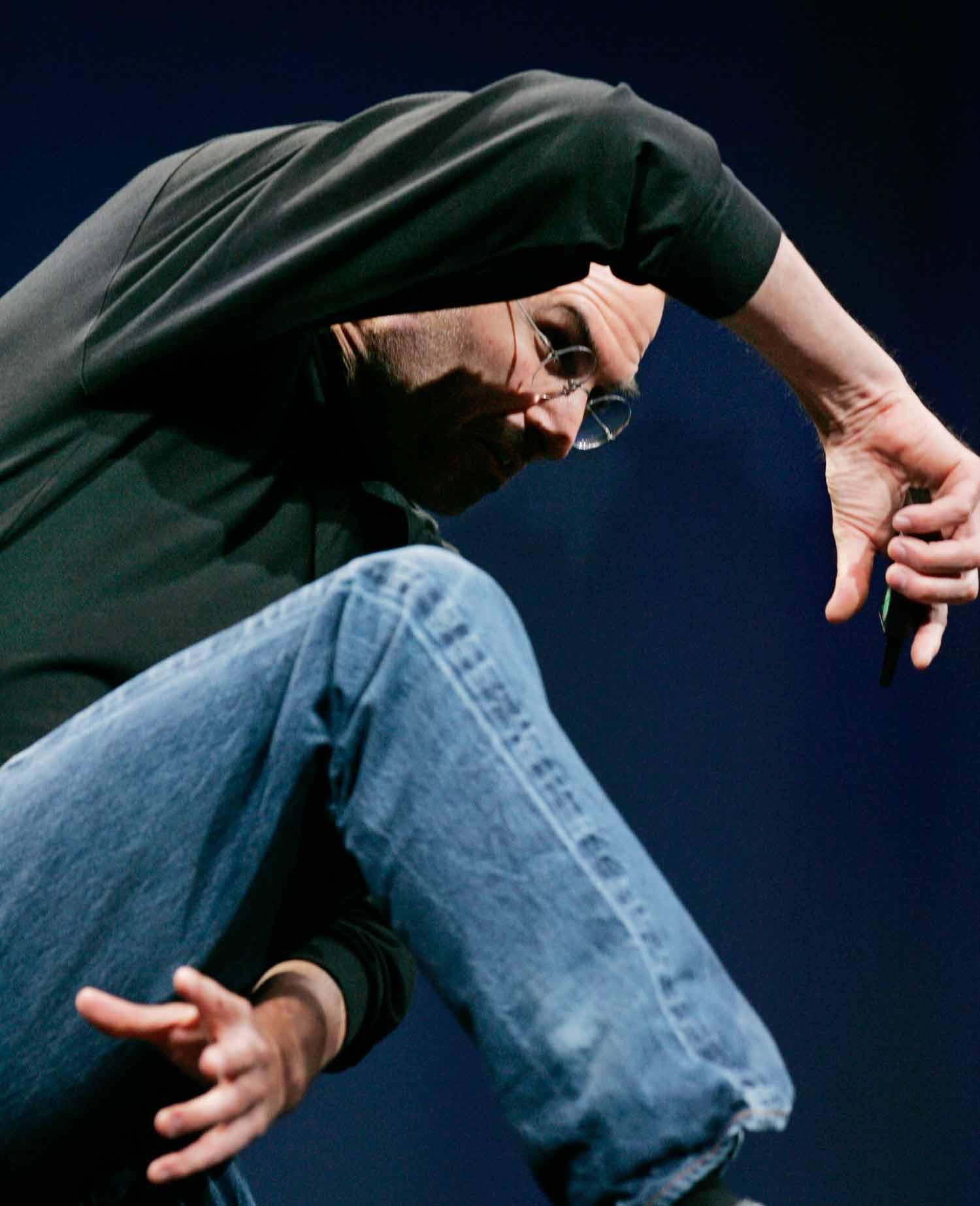 Gäster med gester Steve Jobs som vi inte är vana att se honom. Här på scenen på MacWorld 2007.