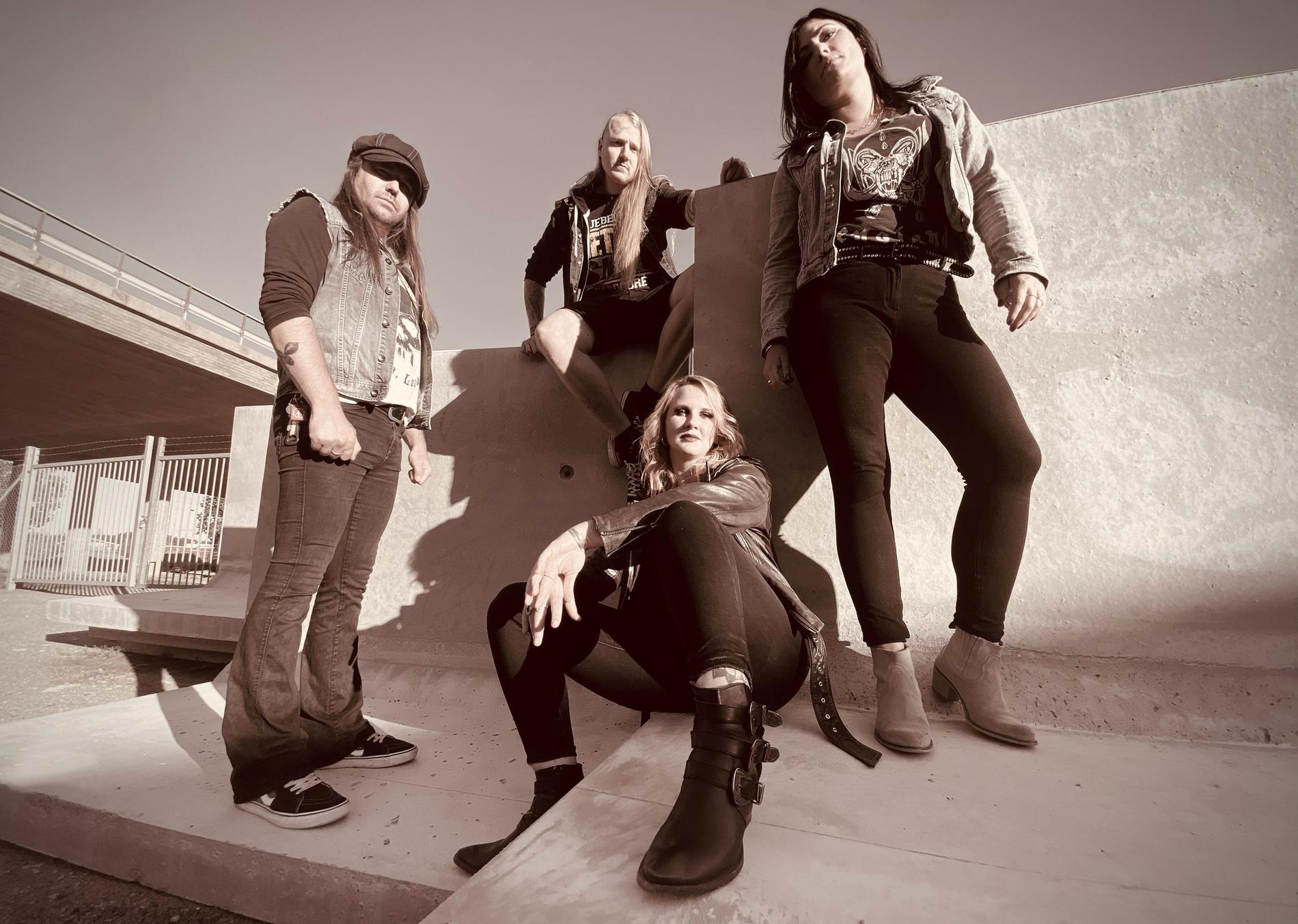 Det svenska rockbandet Electric Hydra släpper en stärkande singel.