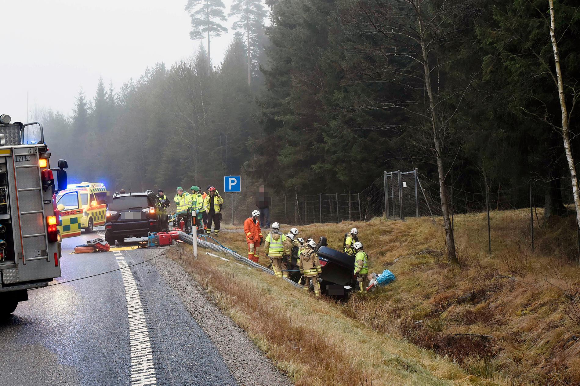 Olycka mellan lastbil och personbil mellan Viskafors och Borås på torsdagsförmiddagen.