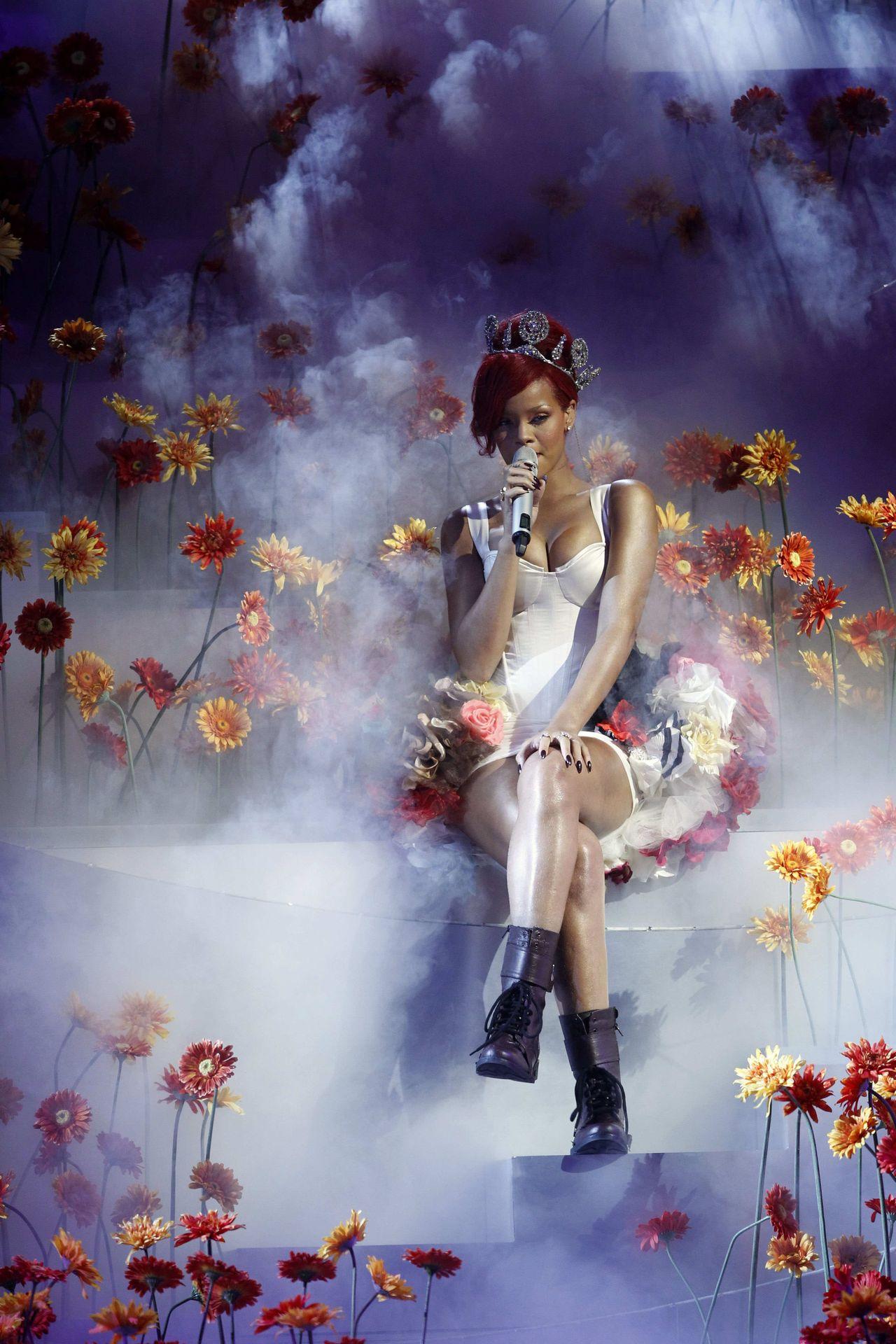 Rihanna på scen.