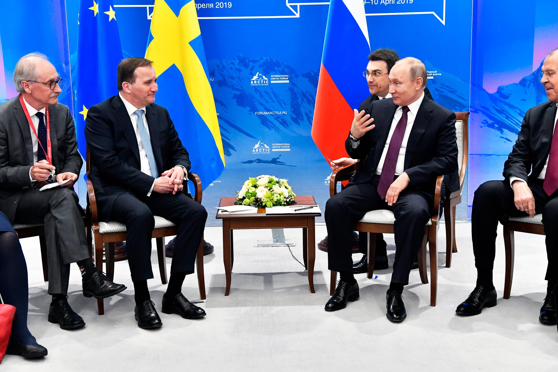 Sveriges statsminister Stefan Löfven träffar Rysslands president Vladimir Putin. 