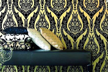 Blänker Intrade säljer Raffles underbart blänkande skönheter att inreda sina väggar med. Denna tapet kostar ca 998 kr/rulle.