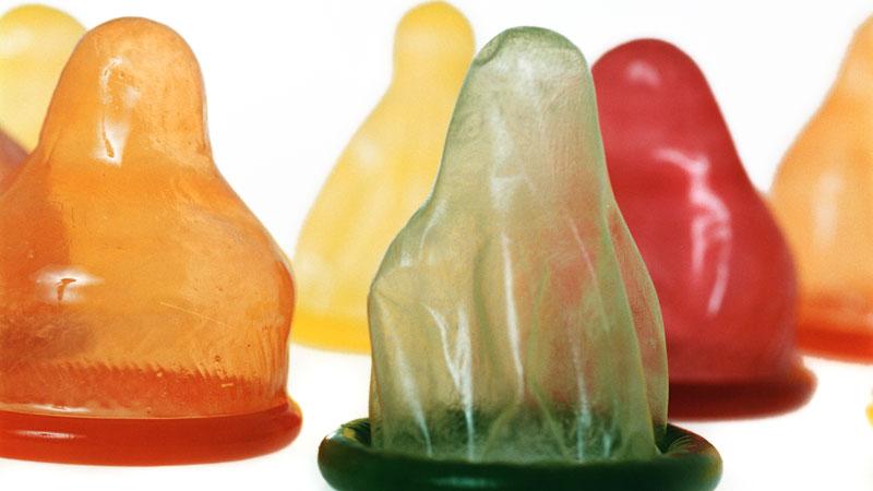 Kondom är det enda preventivmedlet som skyddar mot klamydia.