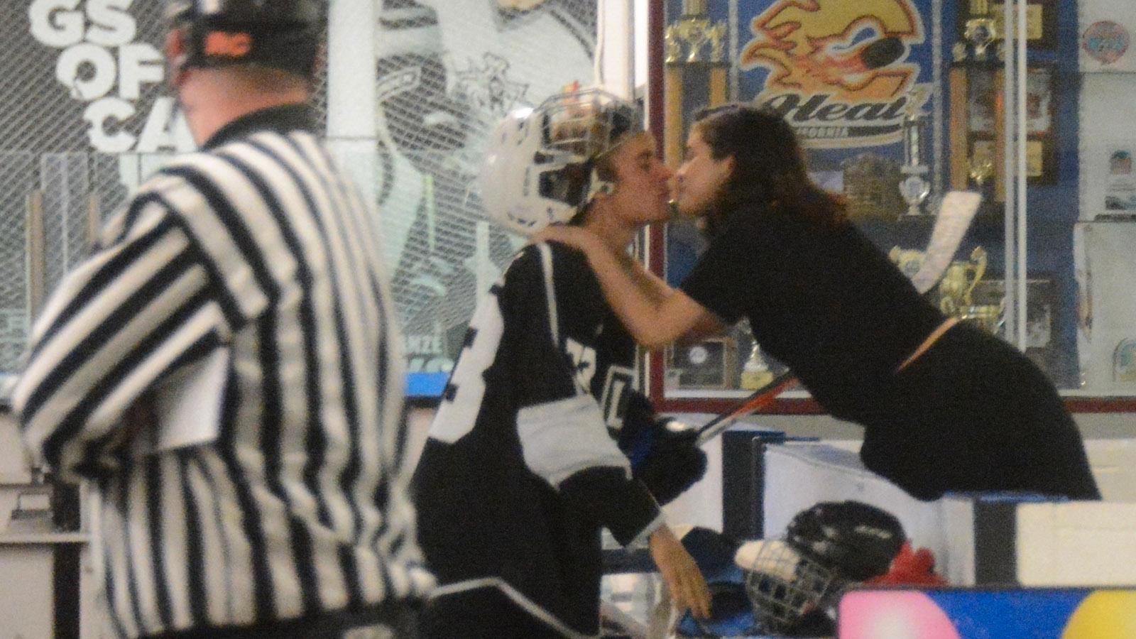 Justin Bieber och Selena Gomez gick på hockey ihop.