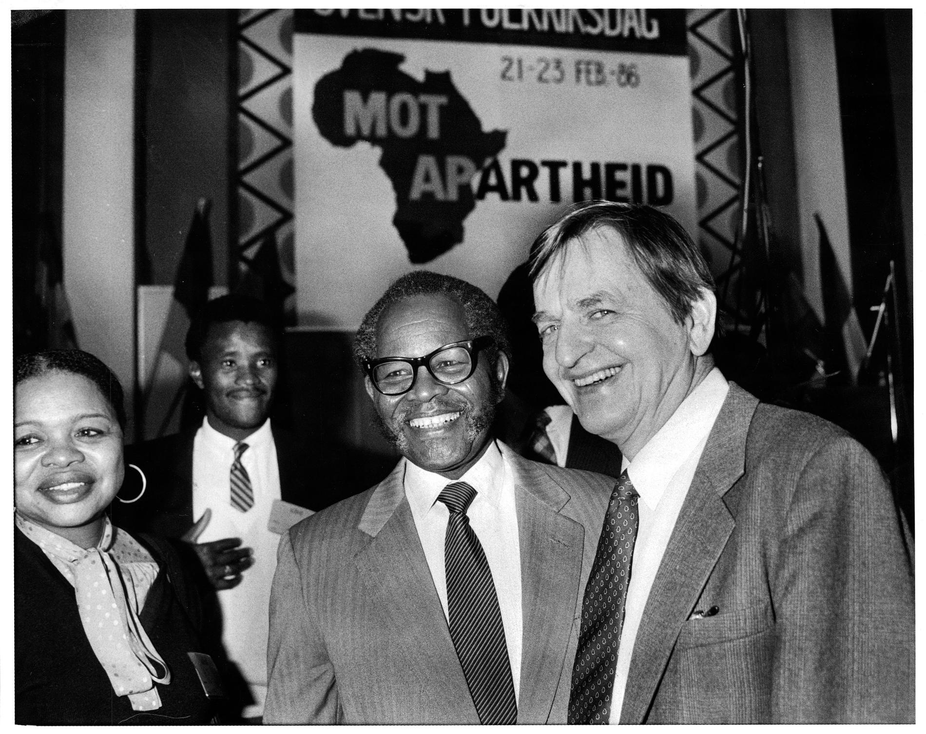 Olof Palme med ANC:s partiledare Oliver Tambo den 21 februari 1986 – en vecka innan Palme blev mördad.