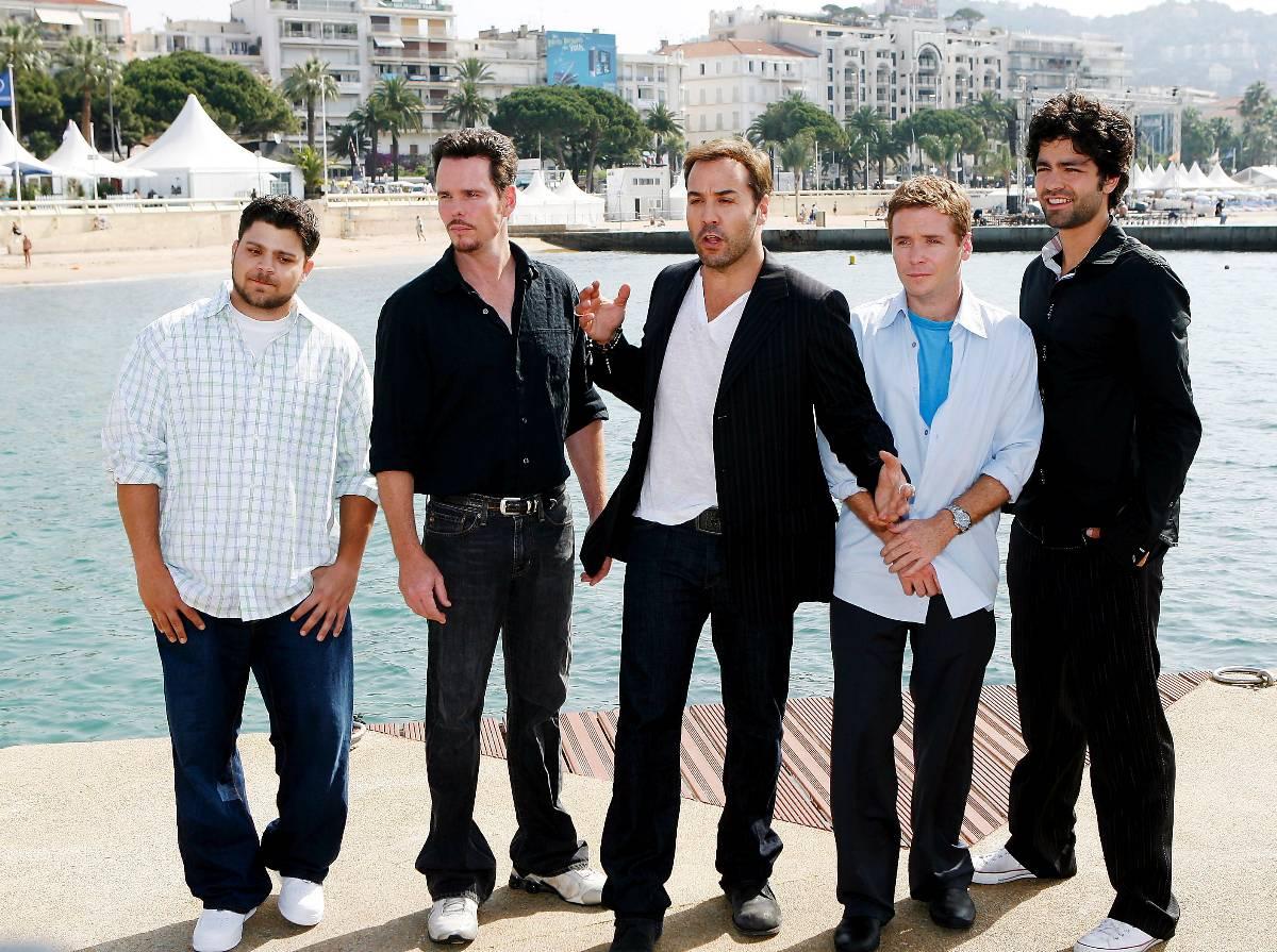 Stjärngänget Jerry Ferrara, Kevin Dillon, Jeremy Piven, Kevin Connolly och Adrian Grenier spelar gänget i ”Entourage”.