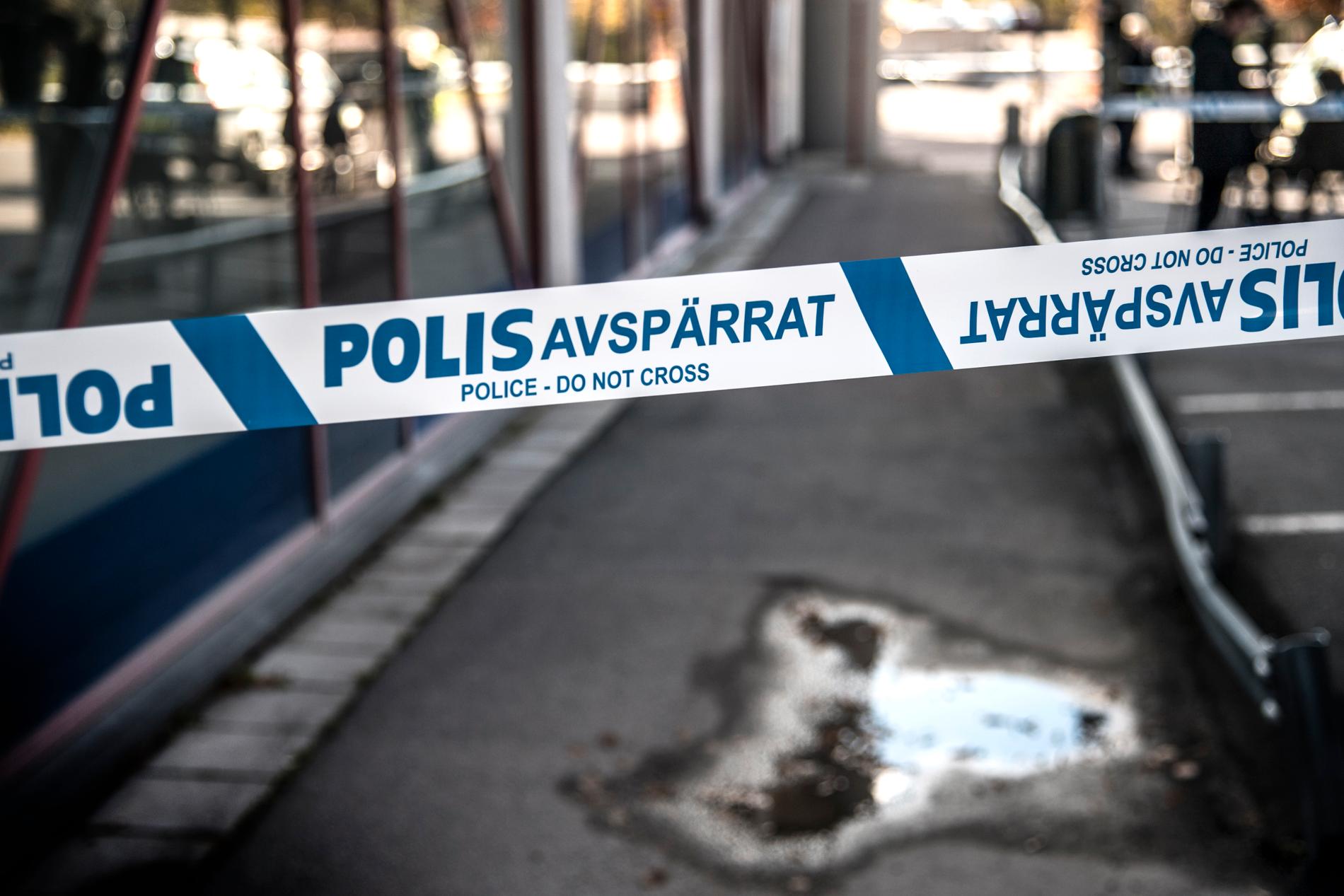 46-åringen döms till tre och ett halvt års fängelse för flera rån mot blomsterbutiker och ett konditori i Uppsala.