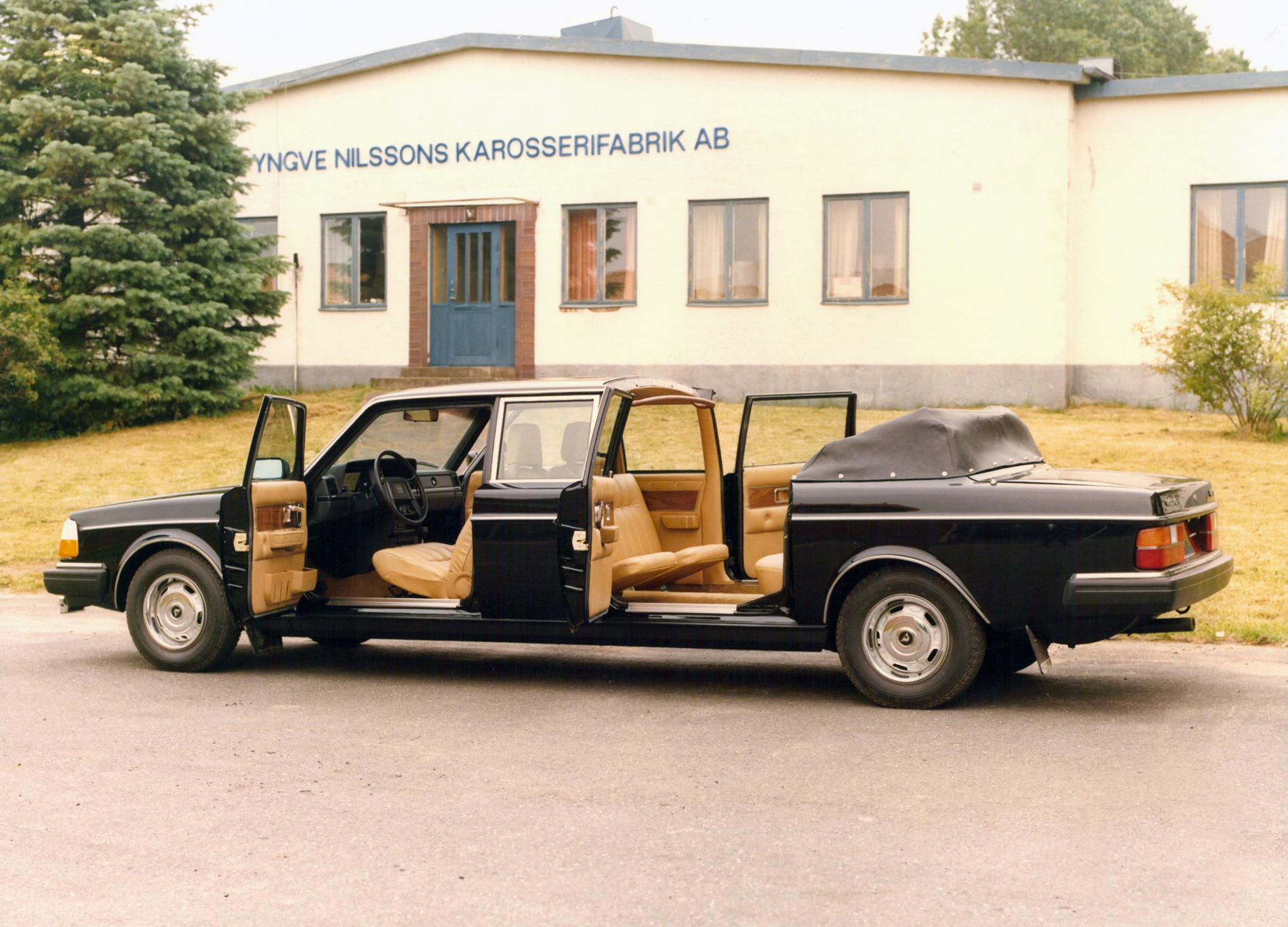 Volvo 240 landaulett limosuine.