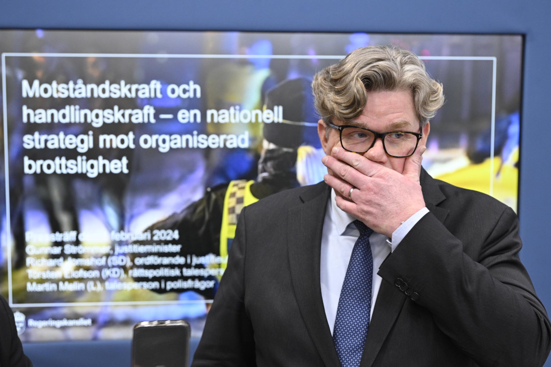 Gunnar Strömmer på dagens pressträff. 