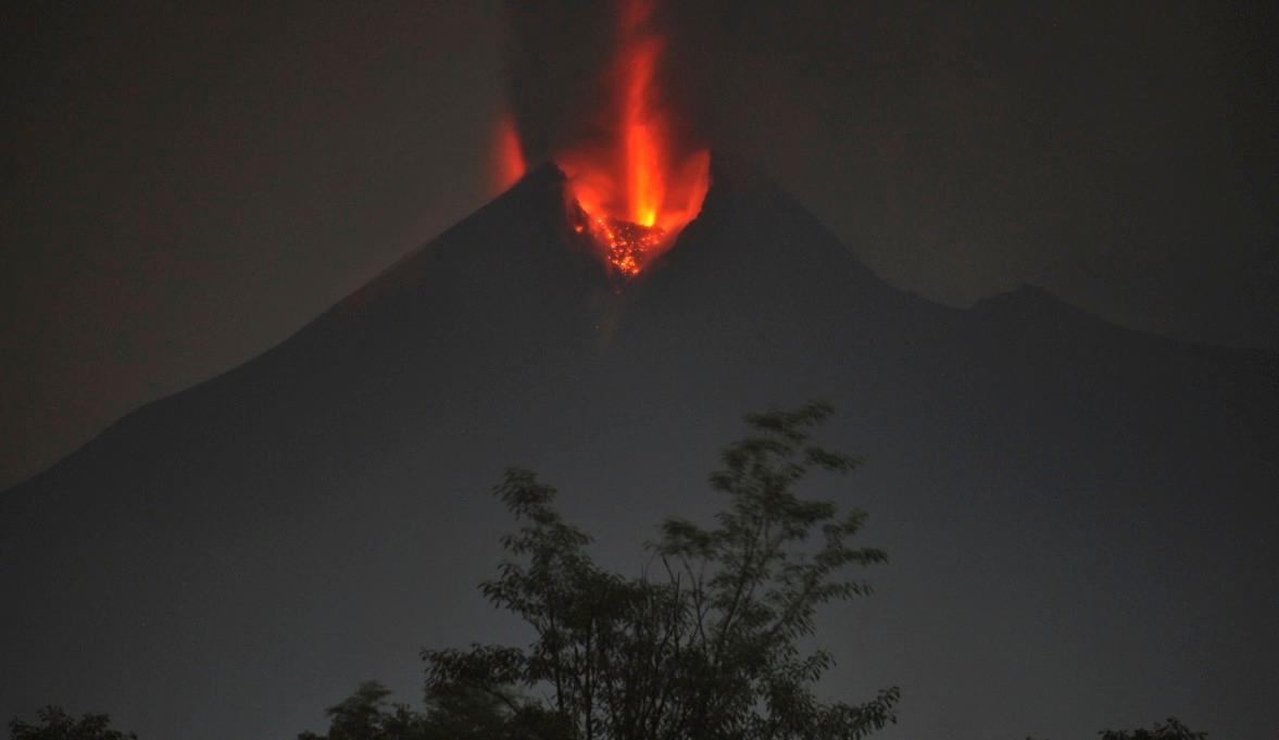 Vulkanen på berget Merapi har haft utbrott sedan 26 oktober.