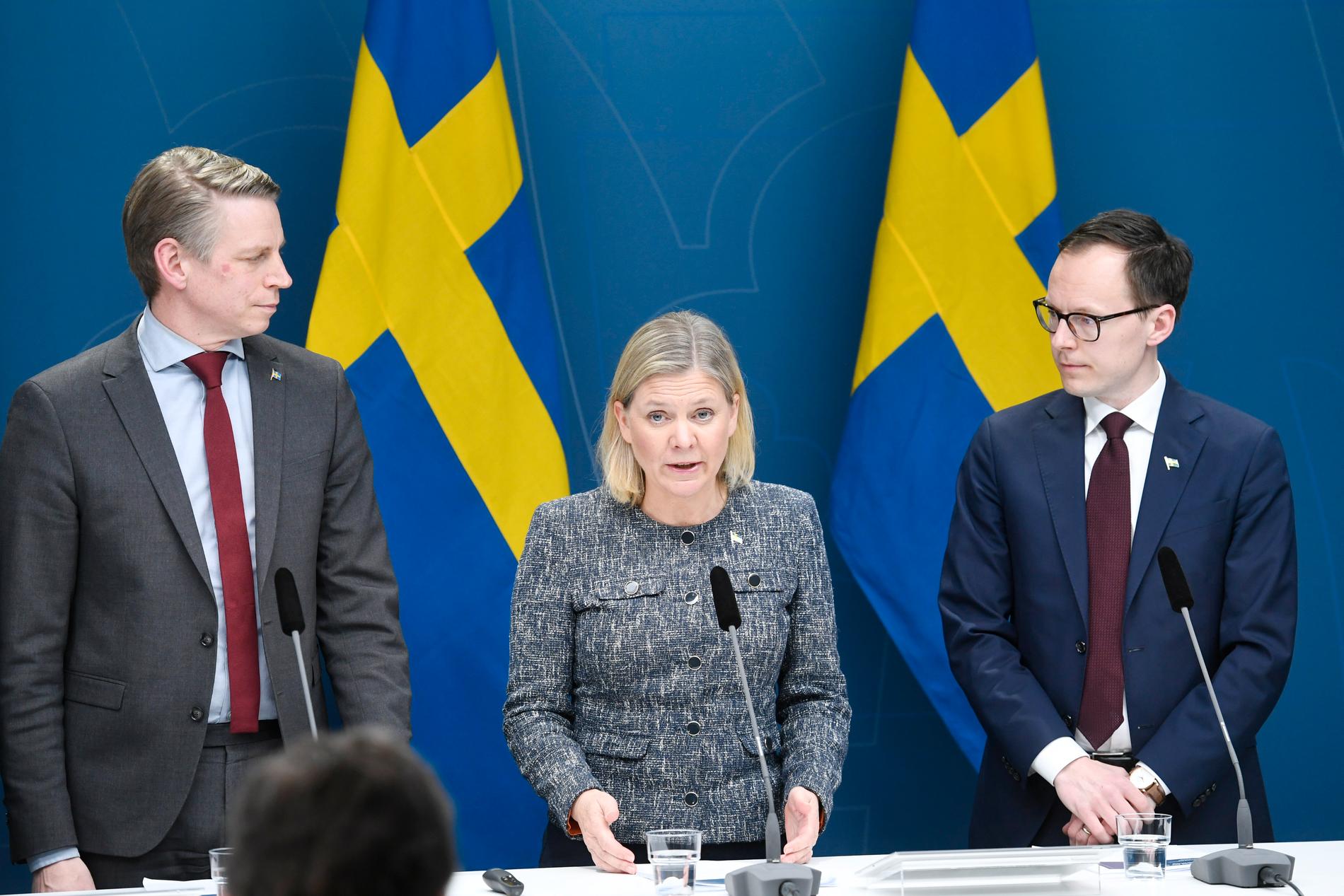 Finansmarknadsminister Per Bolund, finansminister Magdalena Andersson (S), Mats Persson ekonomisk-politisk talesperson (L).