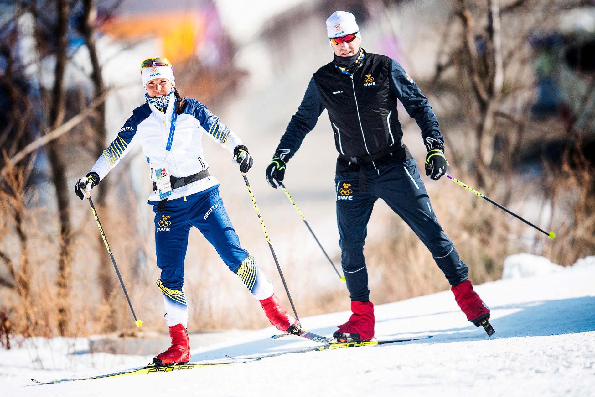 Charlotte Kalla och hennes tränare, Magnus Ingesson under dagens träningspass i Pyeongchang.