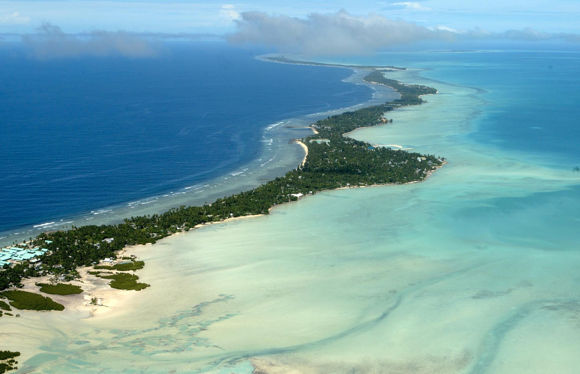 Kiribati består av låga korallöar, som hotas när havet stiger på grund av den globala uppvärmningen. Arkivbild