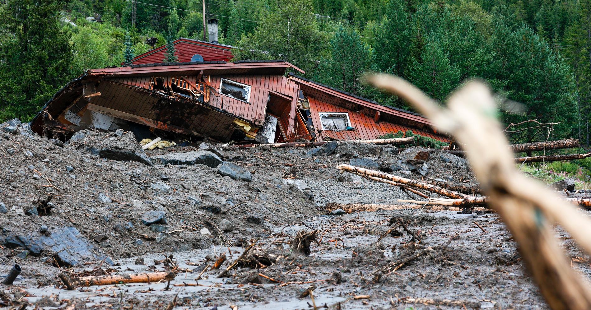 Norge har drabbats hårt när Hans dragit fram. Tusentals personer har evakuerats och hus har dragit med i jordskred.