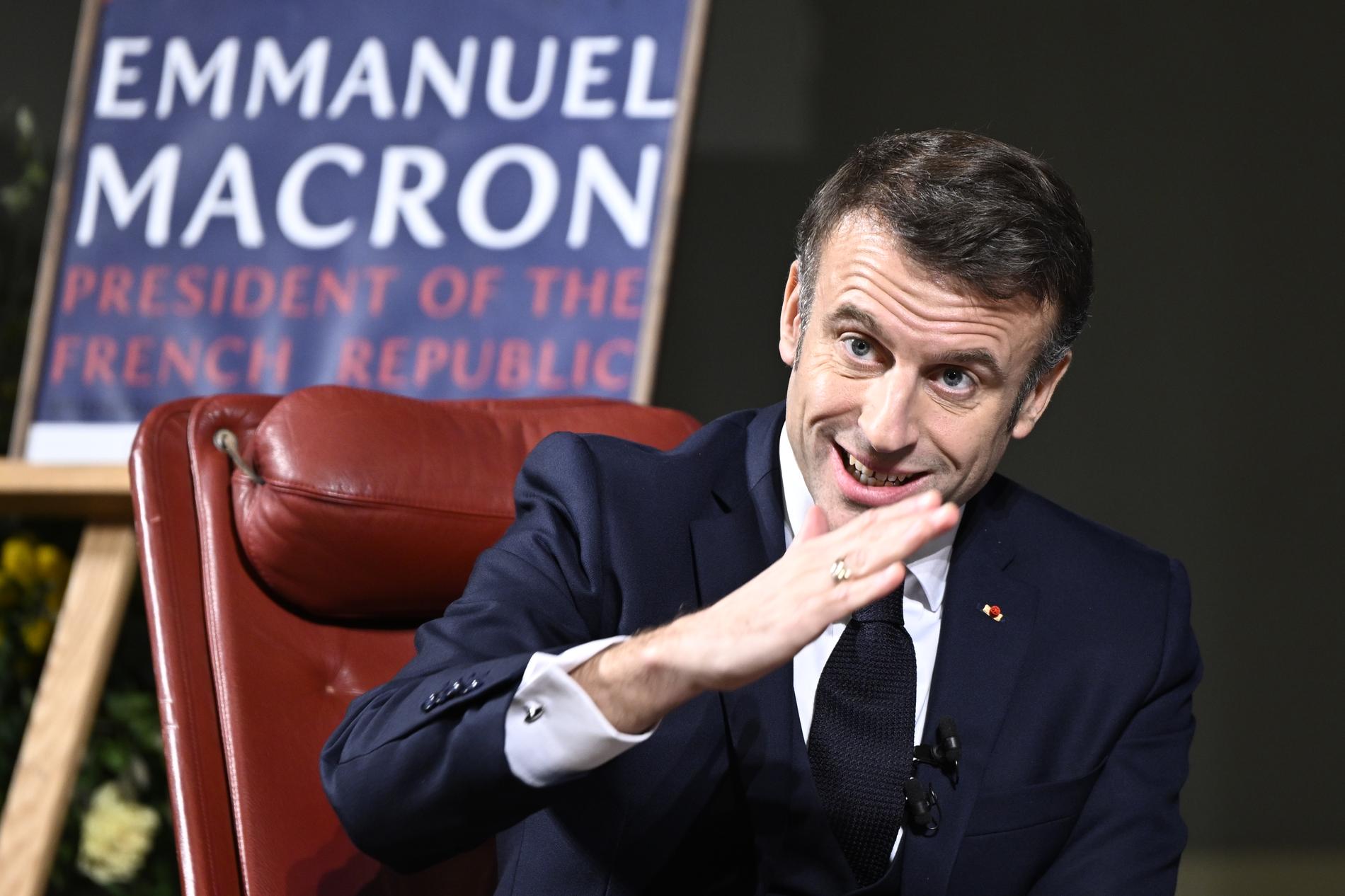 Macron diskuterade politik och svarade på frågor. 
