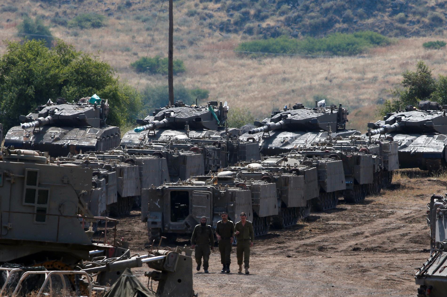 Israeliska soldater vid Golanhöjderna.