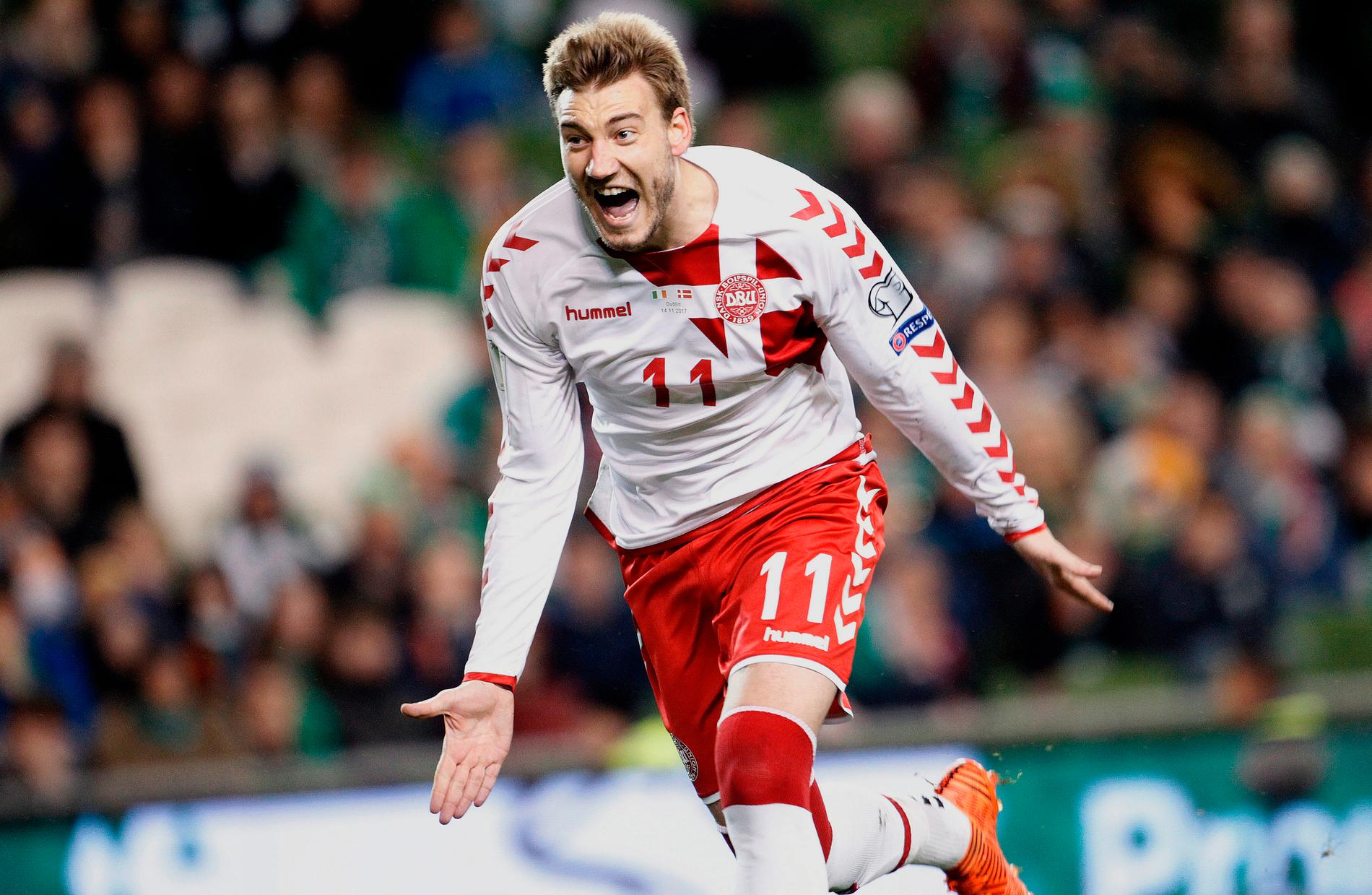 Danmarks Nicklas Bendtner jublade efter sitt 5–1-mål på straff borta mot Irland i playoff-spelet till fotbolls-VM i Ryssland.