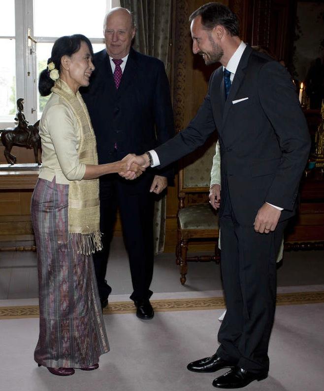 Aung San Suu Kyi och kronprins Haakon.