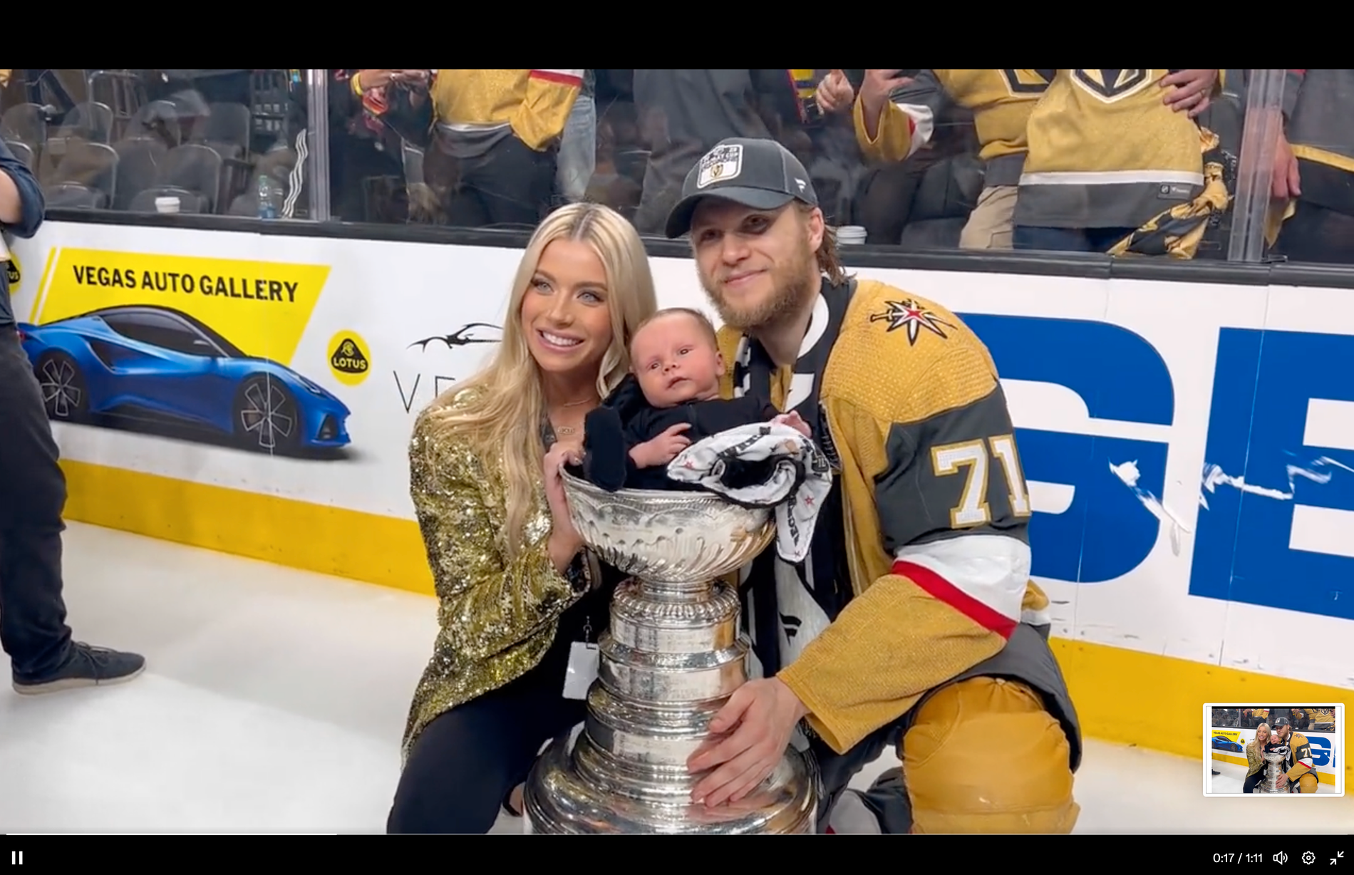 William Karlsson firade Stanley cup med frun Emily och parets nyfödde son