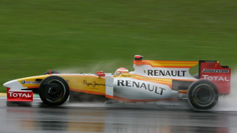 Fortsätter Renault kommer till start även 2010. FOTO: AP