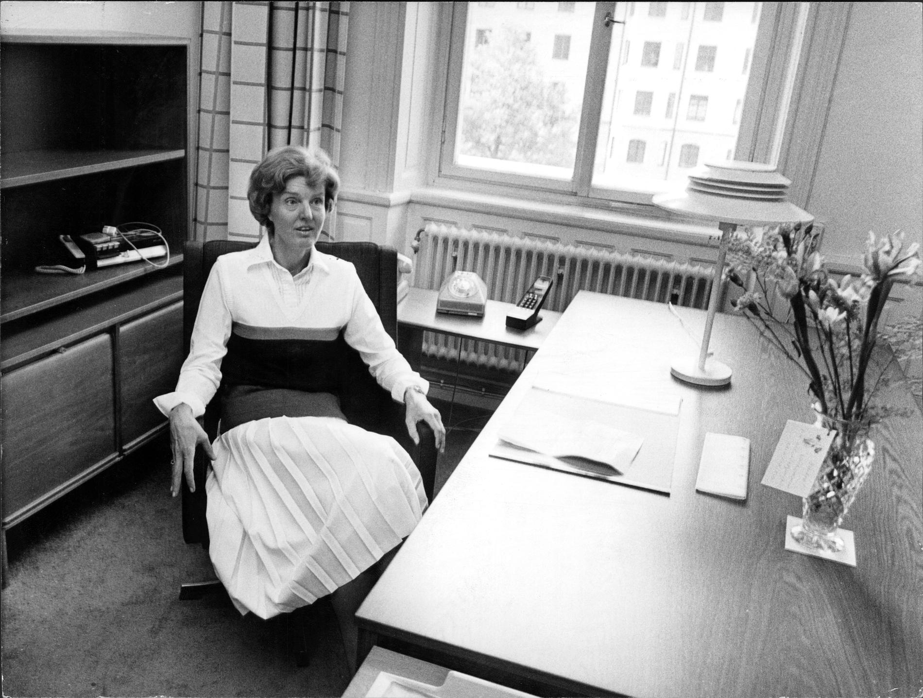 Barbro Westerholm på sitt arbetsrum i juli 1979.