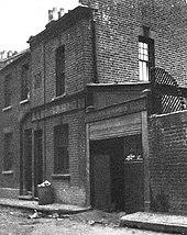 Polly Nichols, Jack uppskärarens första offer, hittades vid ett stall på Buck’s row i Londonstadsdelen Whitechapel.