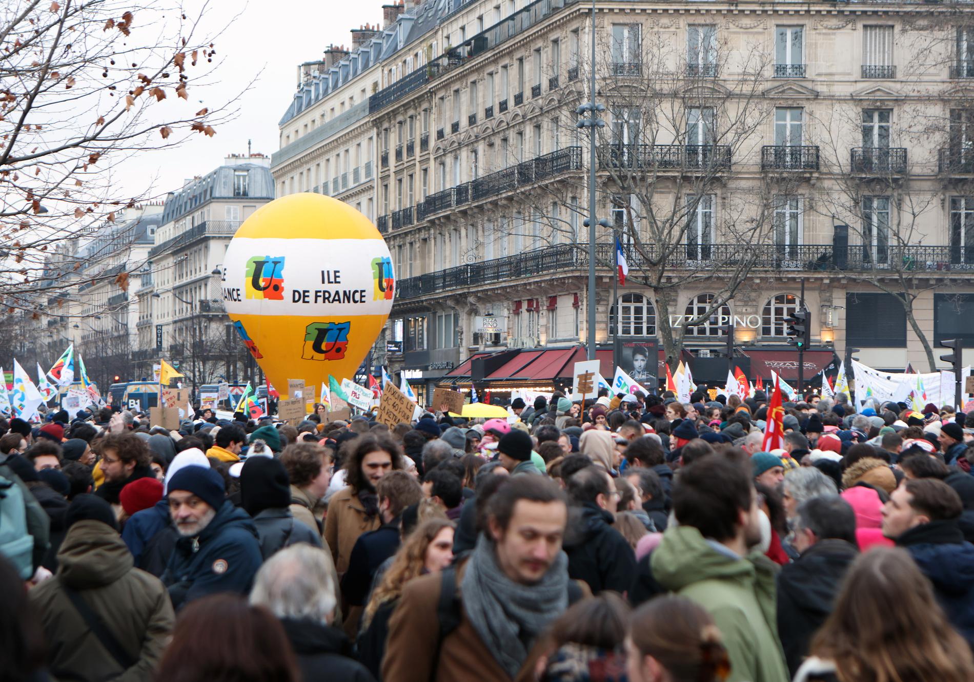 Hundratusentals fransmän deltar i strejken. 