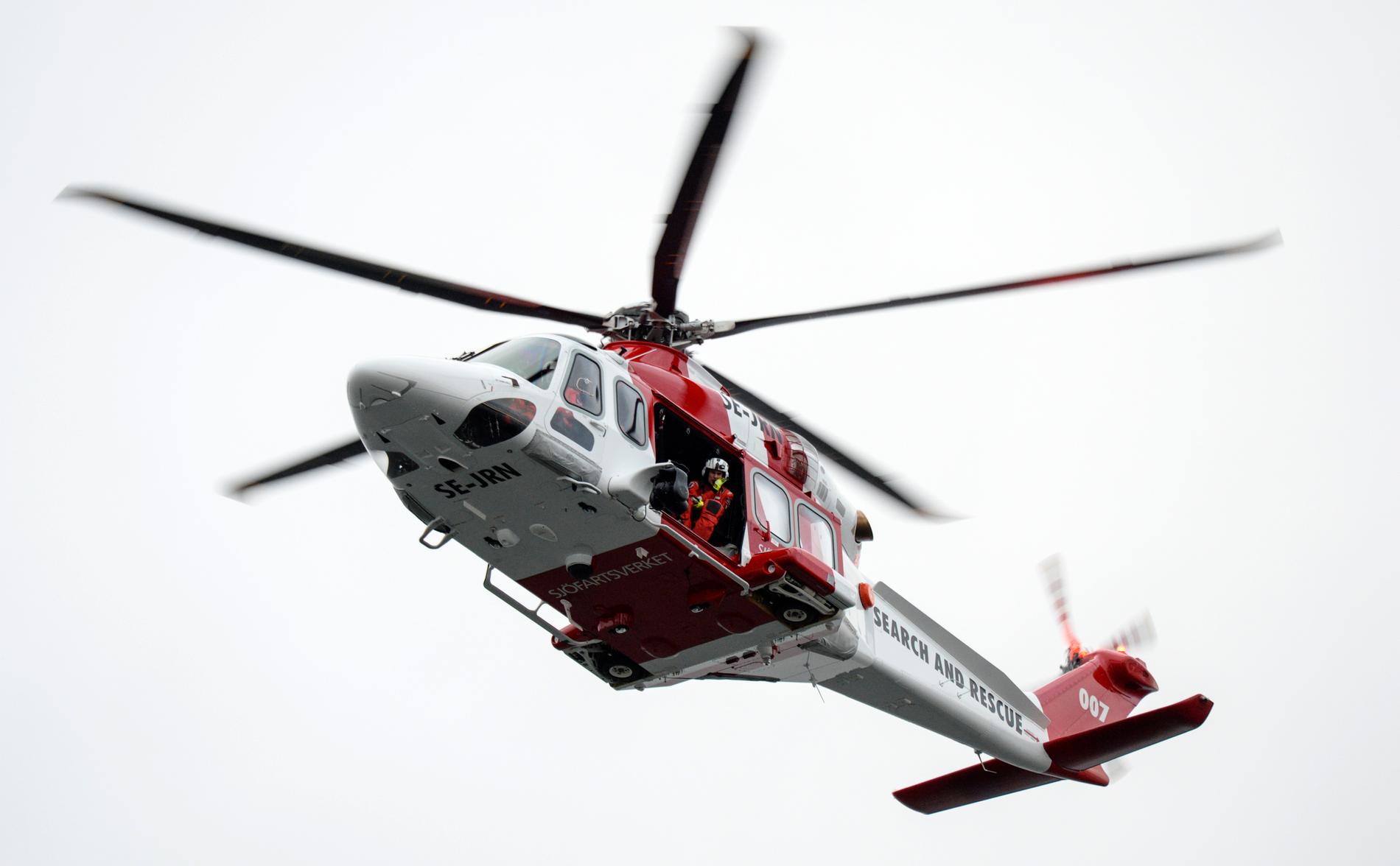 Sjöfartsverkets räddningshelikopter Lifeguard 007 deltog i sökandet efter en saknad man på Vättern. Arkivbild.