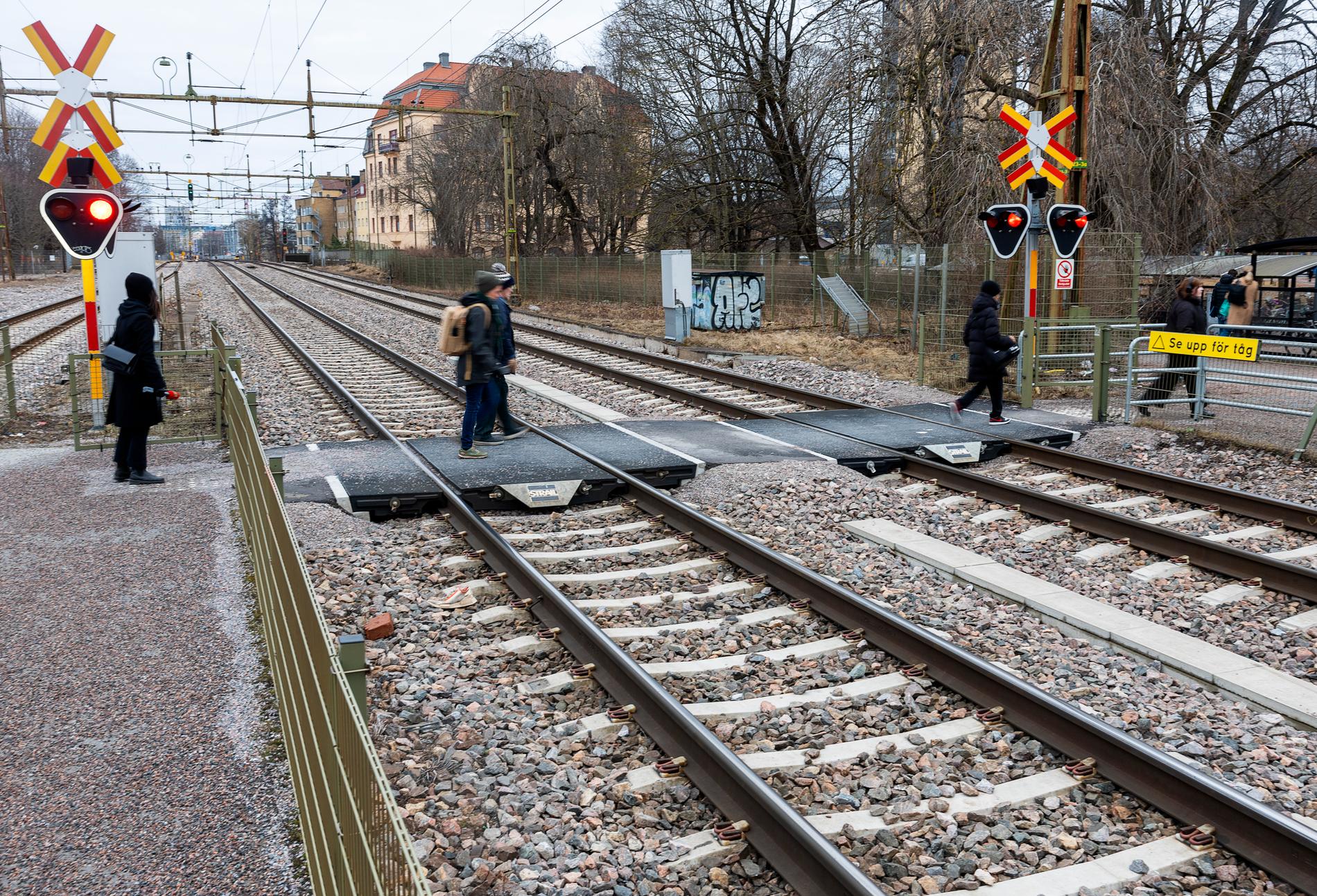 Örebro station har varit olycksdrabbad. Den 28 februari i år dog tragiskt tre personer som blev påkörda. Bilden från platsen togs dagen efter.