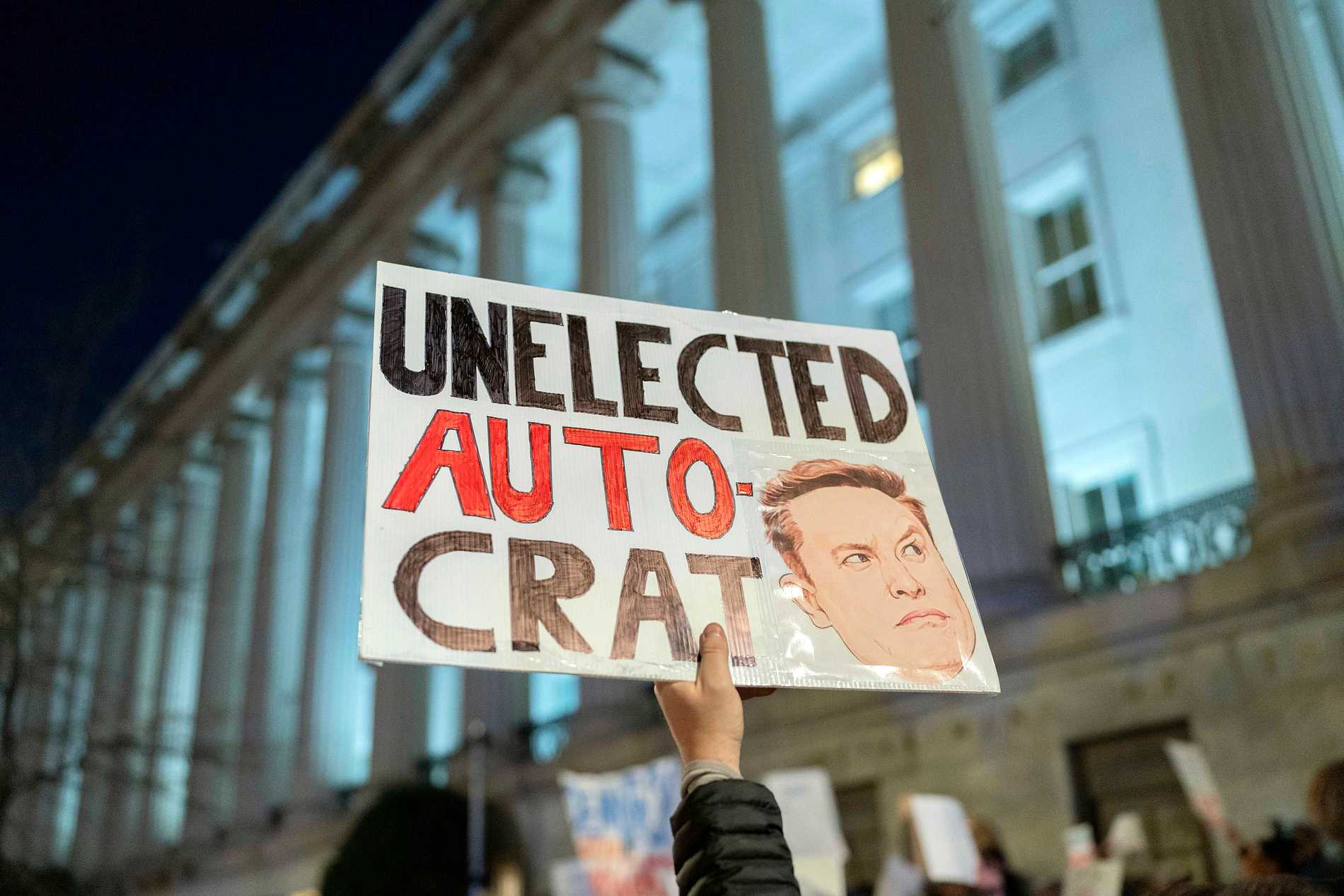 Protester i Washington mot Elon Musks inflytande.