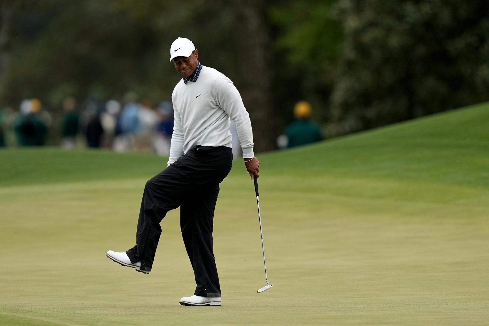 Tiger Woods har det inte lätt under US Masters.