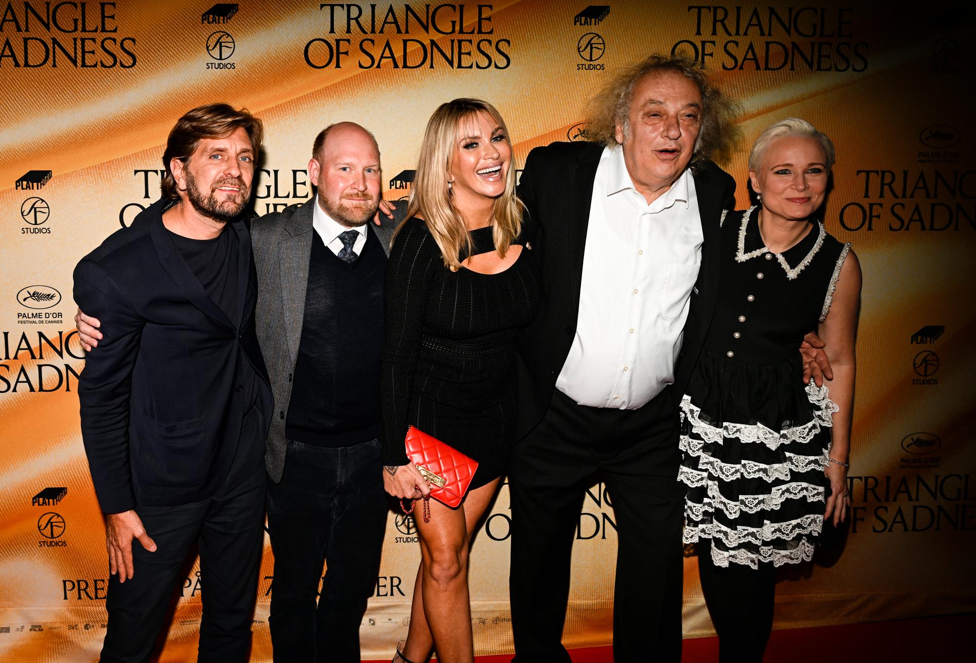 Ruben Östlund med skådespelarna Henrik Dorsin, Carolina Gynning, Zlatko Buric och Vicki Berlin på premiären av filmen ”Triangle of Sadness” på Rigoletto.