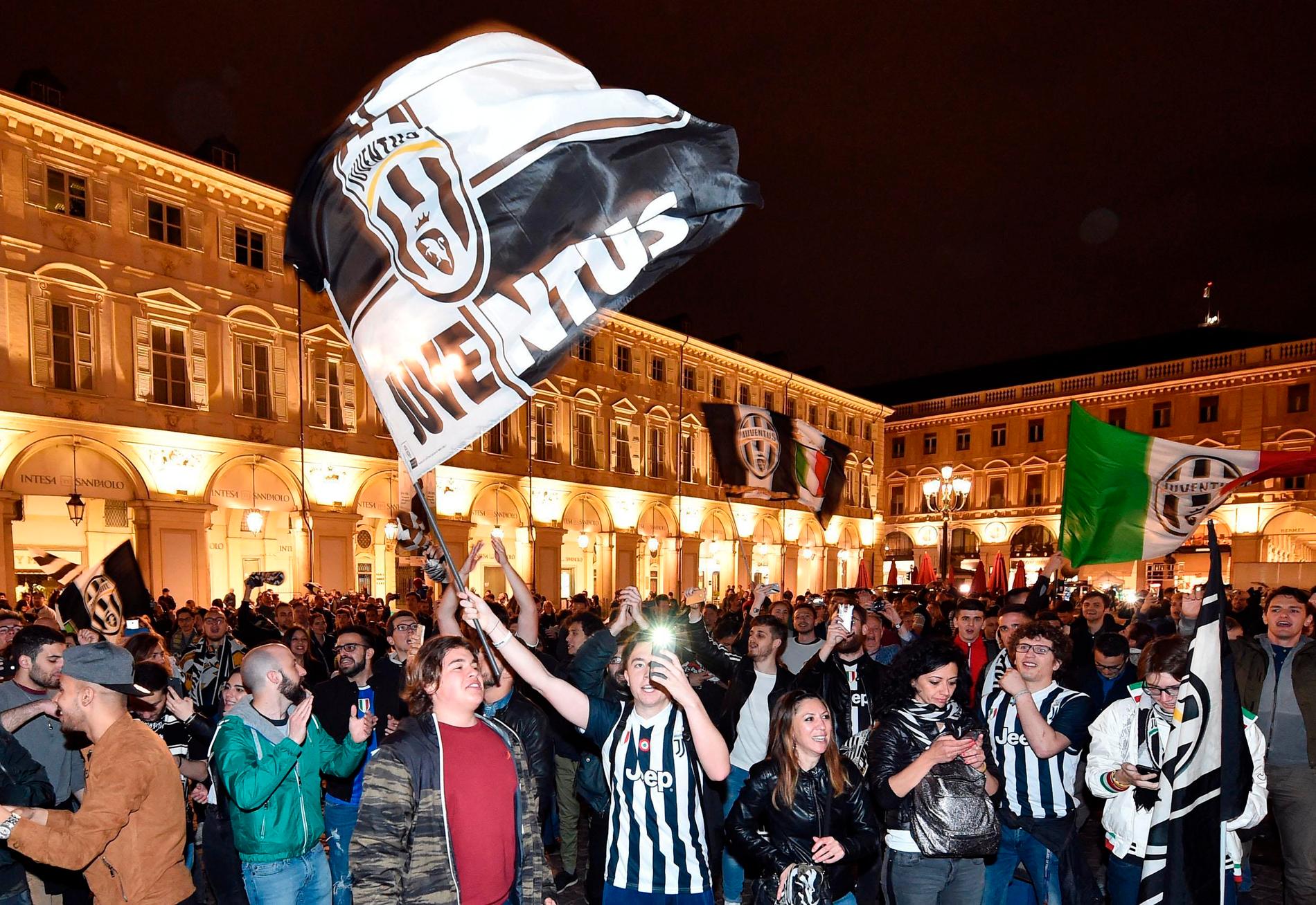 Juventussupportrar firar herrlagets ligatitel tidigare i maj. Nu har även klubbens damlag vunnit det italienska mästerskapet. Arkivbild.